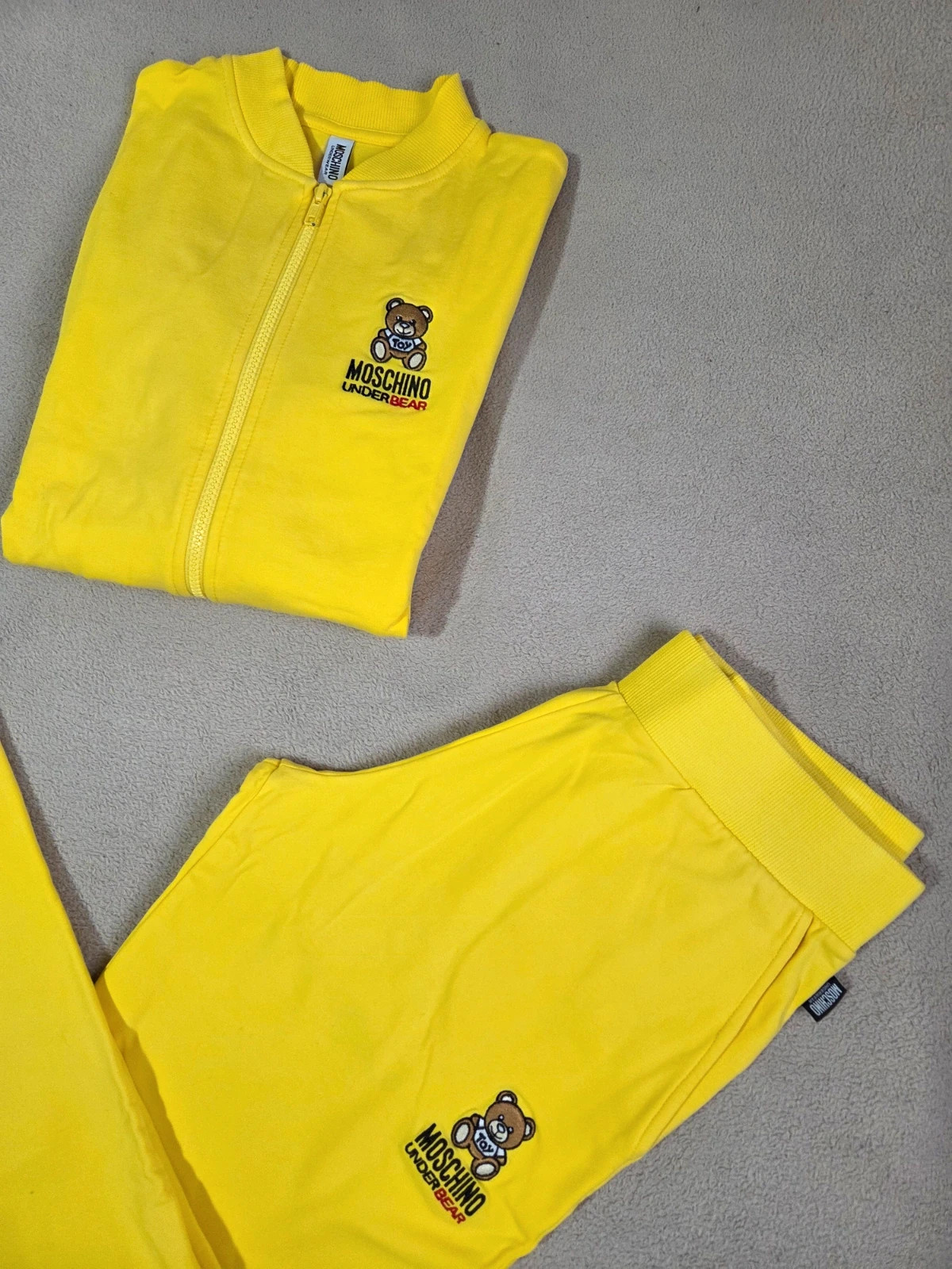 Ensemble survêtement moschino taille M – Moschino – taille M / 38 / 10 2