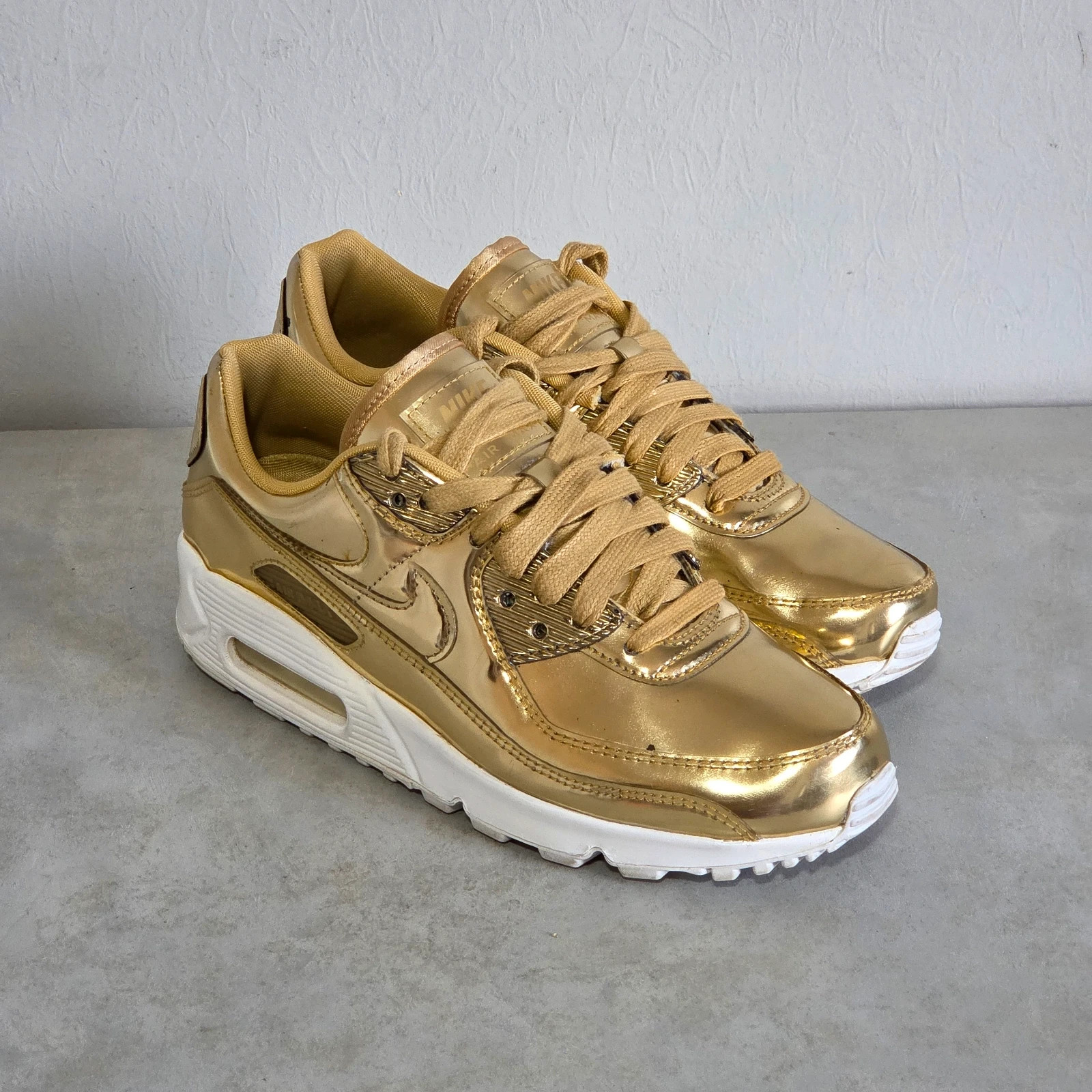 Sneakers basket trainers nike air max doré or blanc taille 38