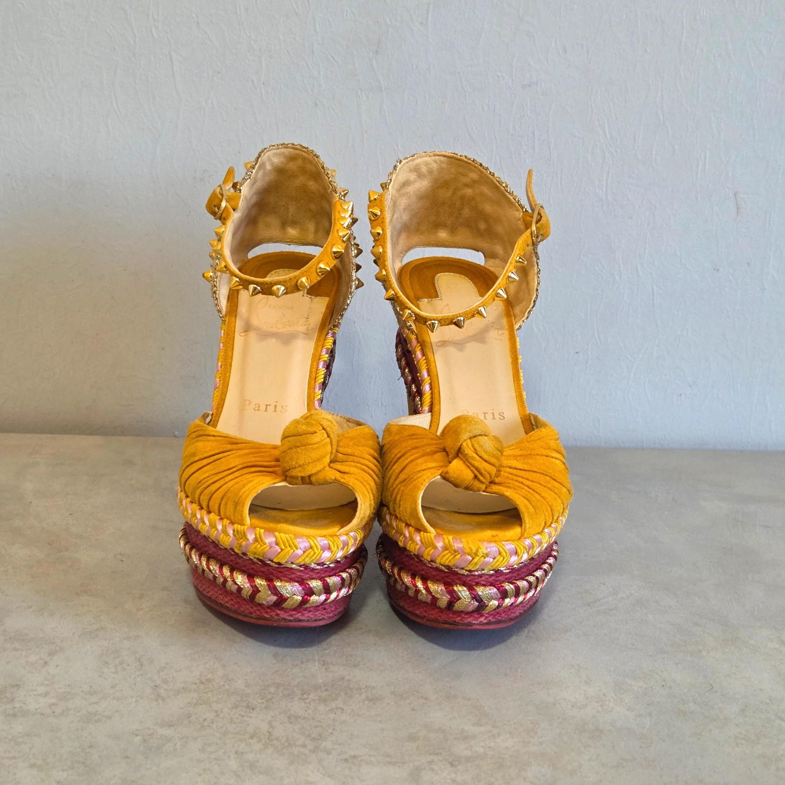 Chaussures talon compenser Christian louboutin jaune moutarde bordeaux clou taille 36 – Christian Louboutin – taille 36 3