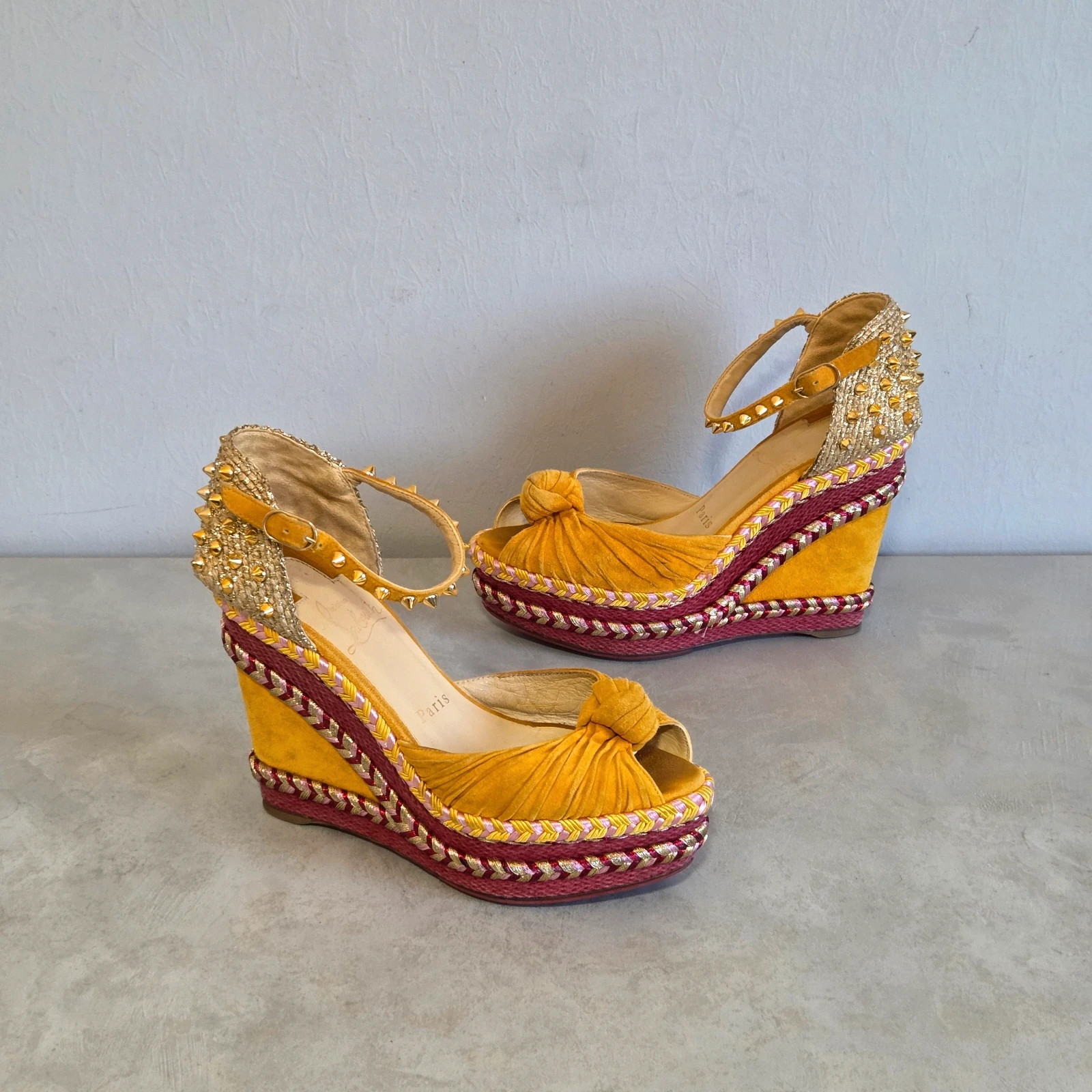 Chaussures talon compenser Christian louboutin jaune moutarde bordeaux clou taille 36 – Christian Louboutin – taille 36 2