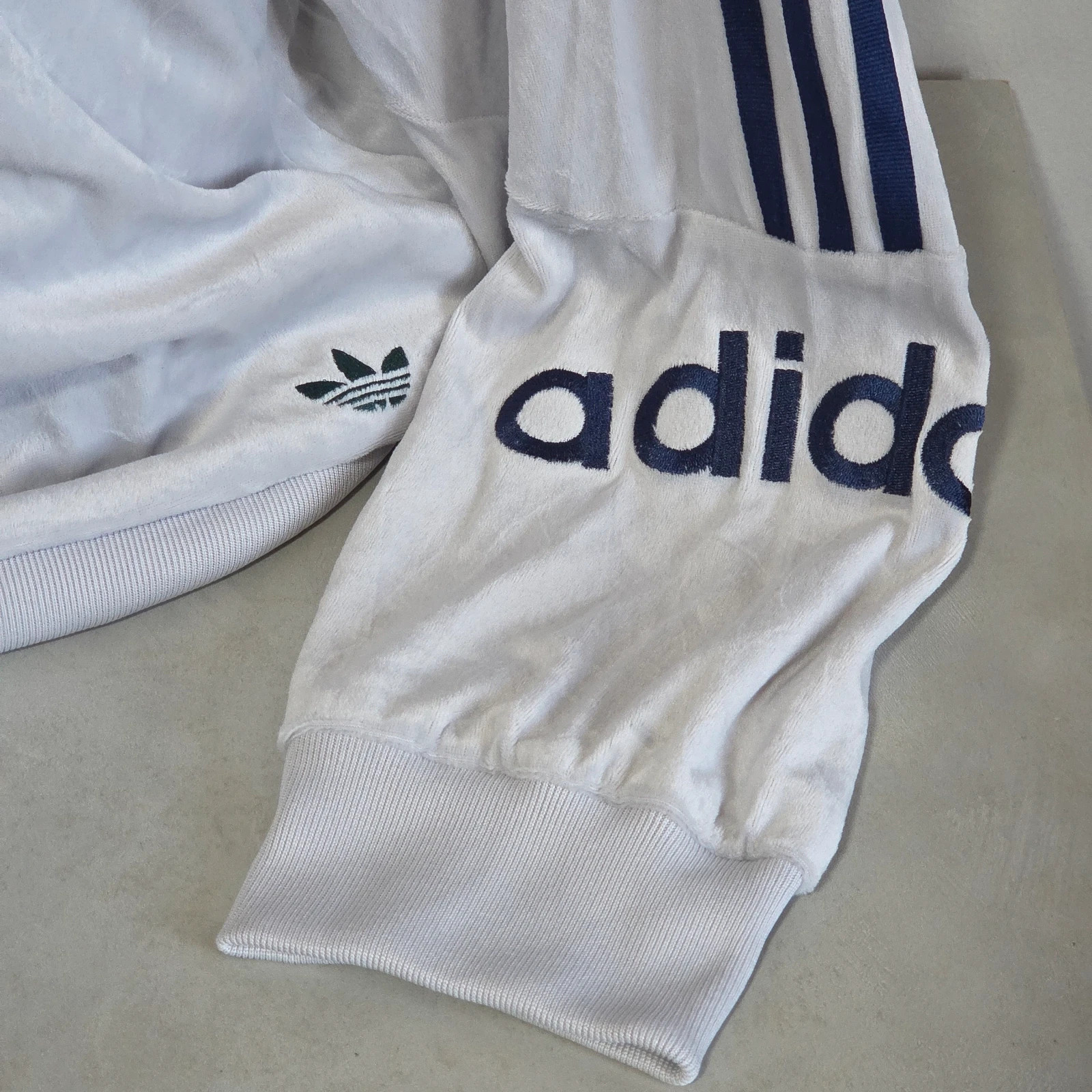 Veste zippé velour sport survêtement Adidas vintage brodé taille L – adidas – taille L 5
