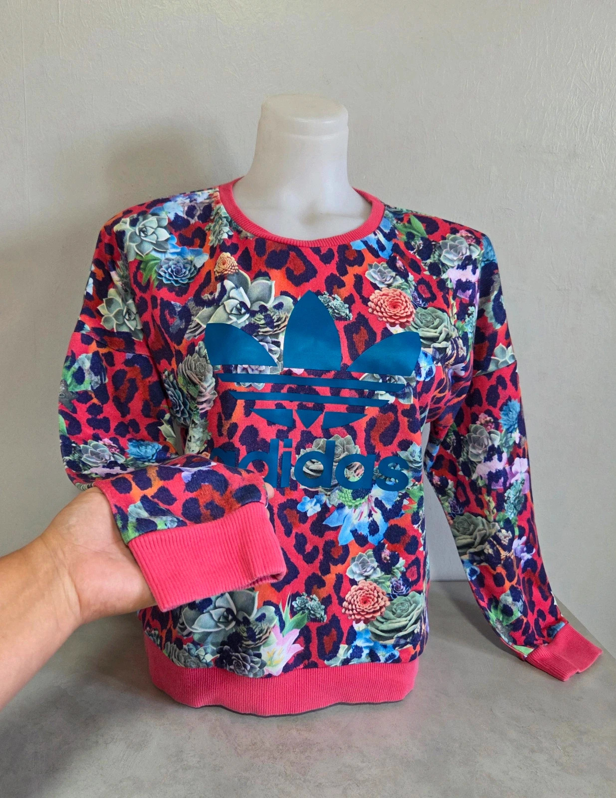 Pull sweat woody sweat-shirt vintage Adidas léopard rose taille S – adidas – taille S / 36 / 8 3