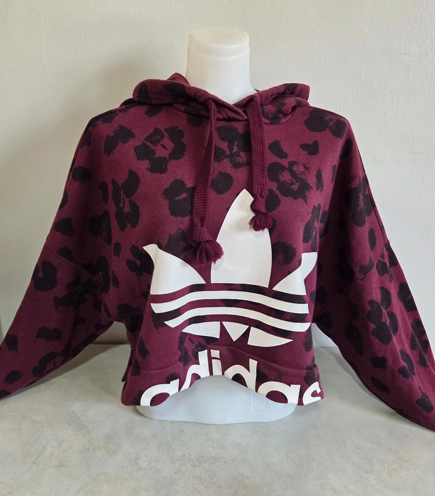 Pull sweat woody sweat-shirt capuche léopard Adidas taille XS oversize large Court crop top – adidas – taille XS / 34 / 6 4