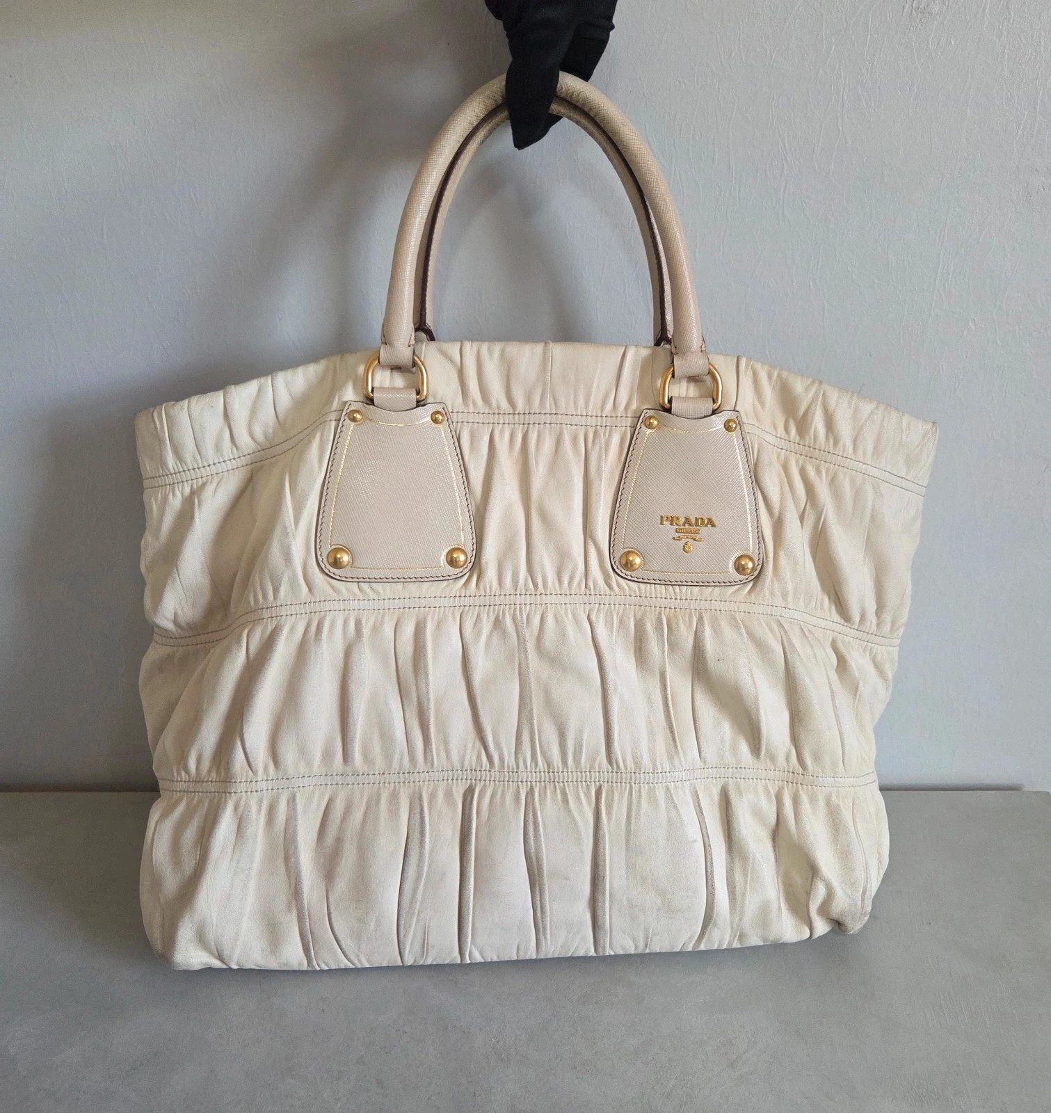 Grand sac a main cabas gaufres prada vintage beige crème
