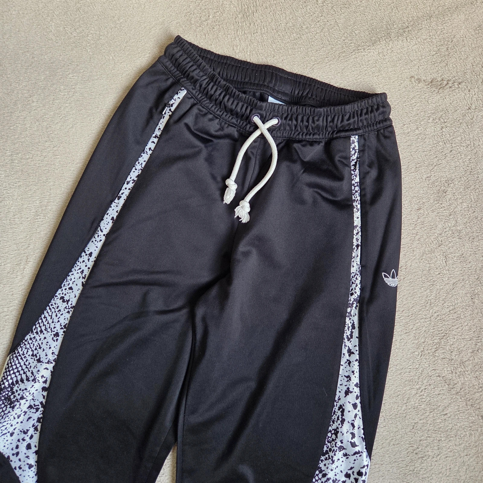 Pantalon survêtement jogging Adidas vintage Y2K taille XS léopard crocodile – adidas – taille XS / 34 / 6 3