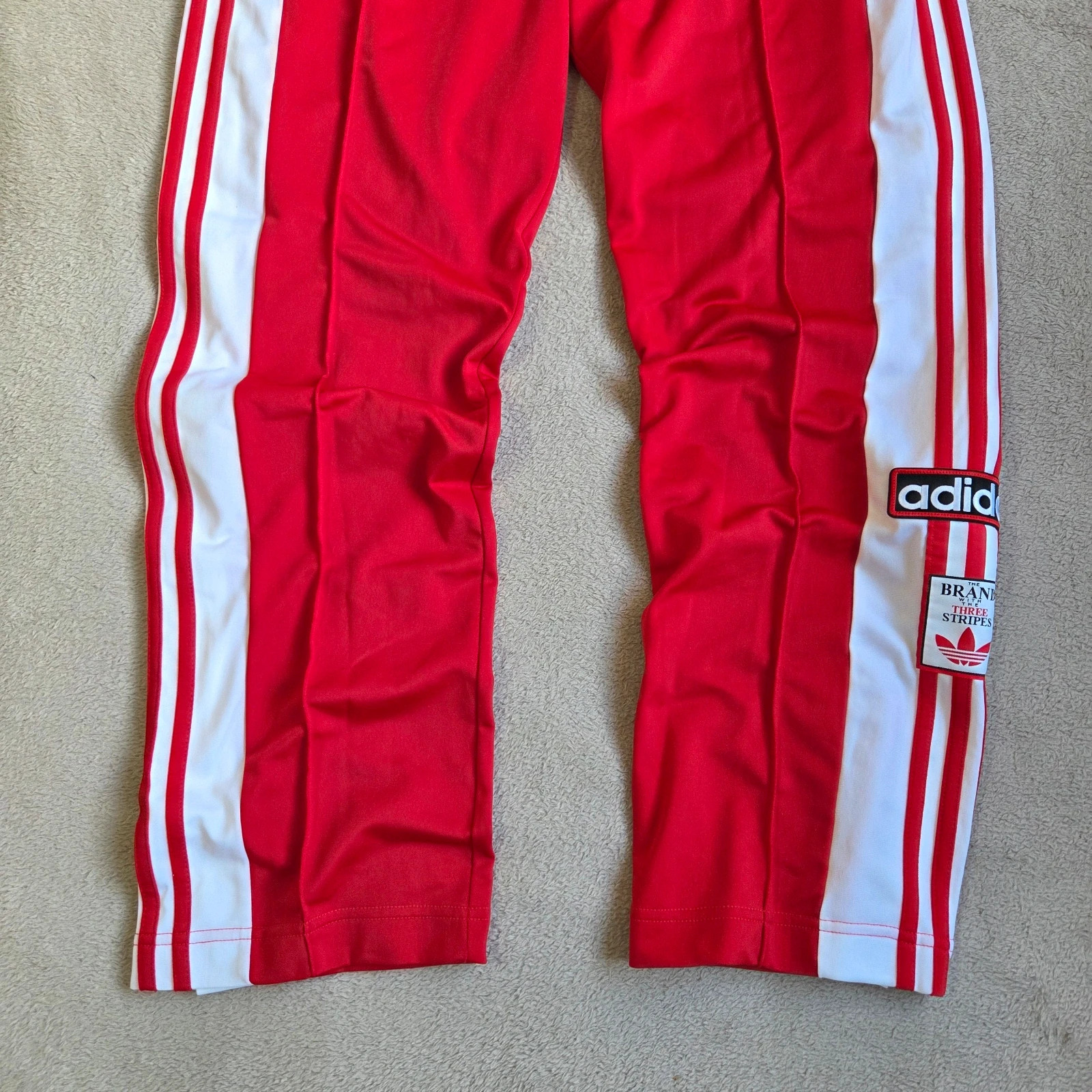 Pantalon survêtement jogging Adidas neuf taille 40/ 42 L/XL rouge blanc bouton pression – adidas – taille L / 40 / 12 5