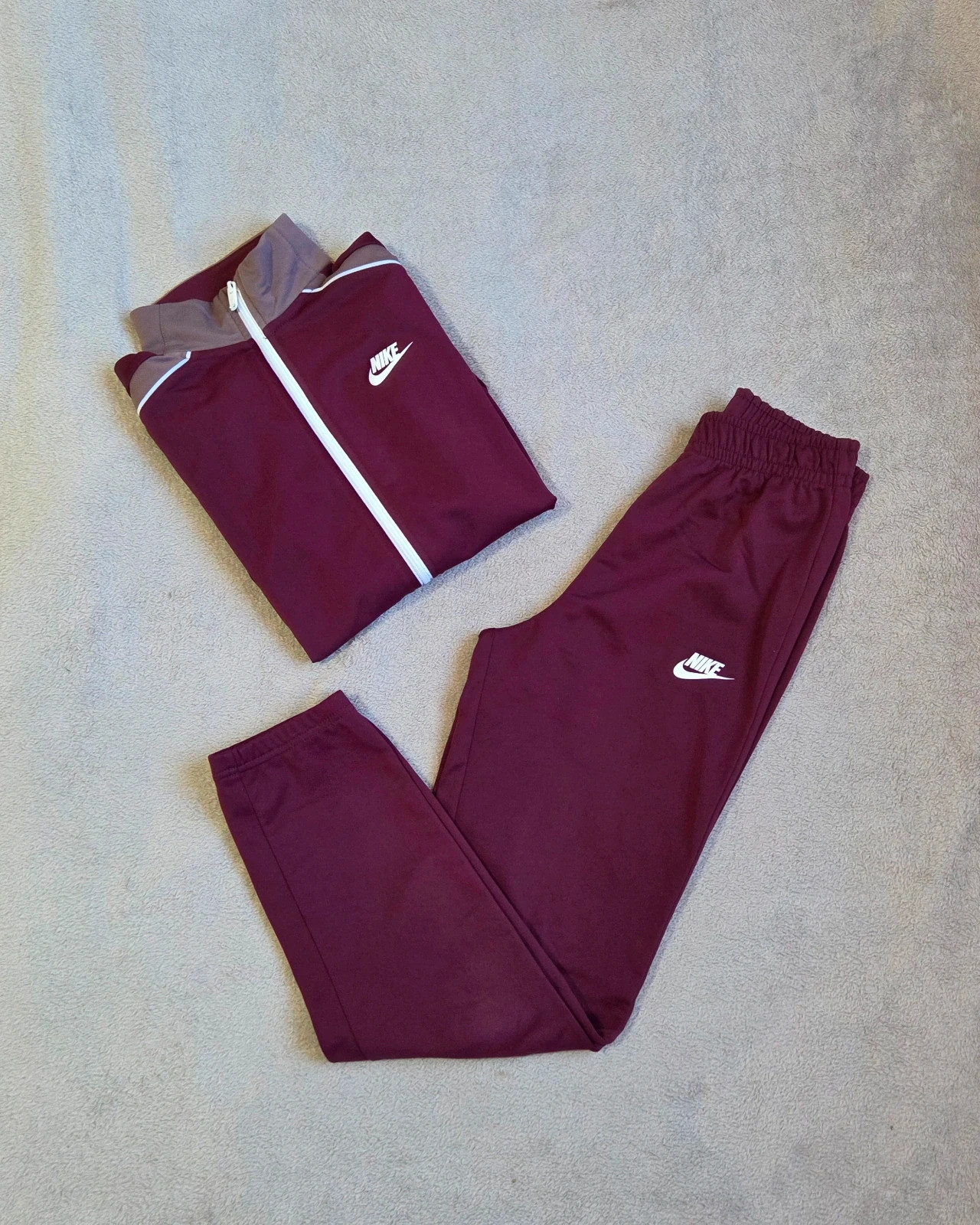 Ensemble survêtement jogging nike enfant fille garçon taille 12 ans – Nike – taille 12 ans / 152 cm