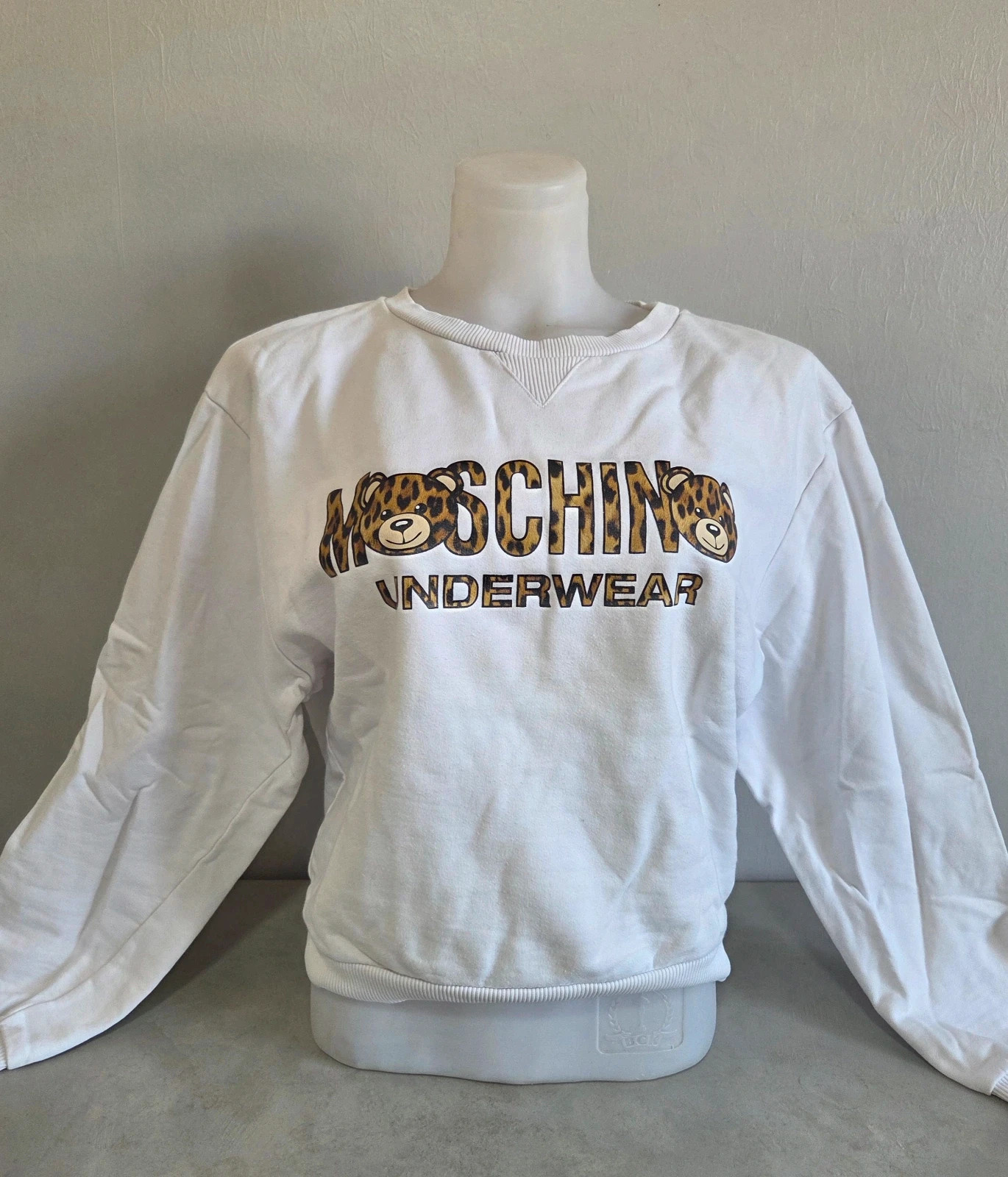 Pull sweat woody moschino léopard taille M/38 – Moschino – taille M / 38 / 10 3