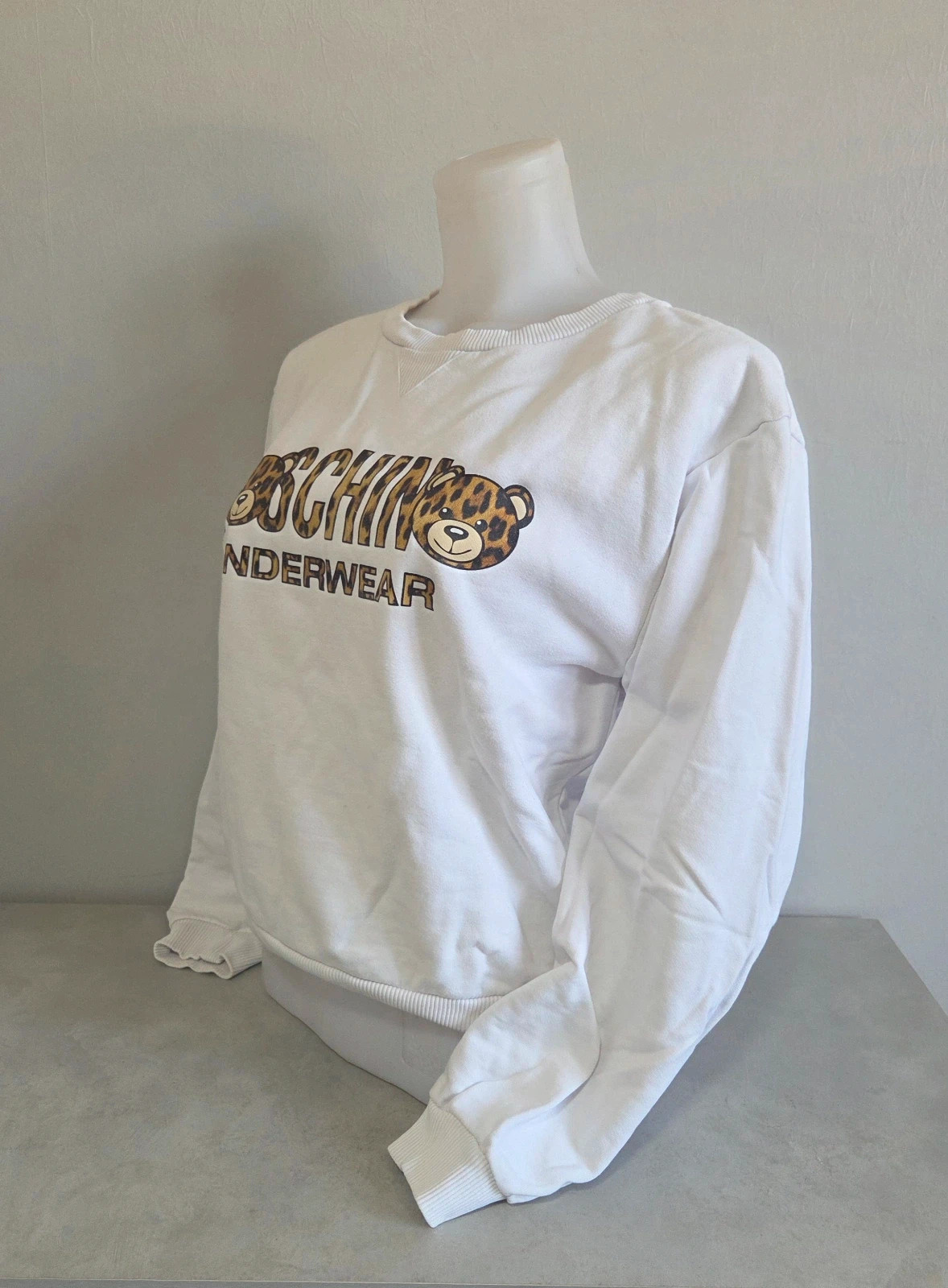 Pull sweat woody moschino léopard taille M/38 – Moschino – taille M / 38 / 10 4