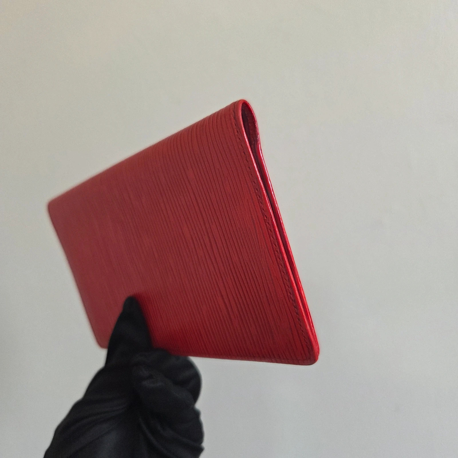Porte chéquier étuis pour carte grise Louis vuitton cuir epi rouge vintage – Louis Vuitton 5