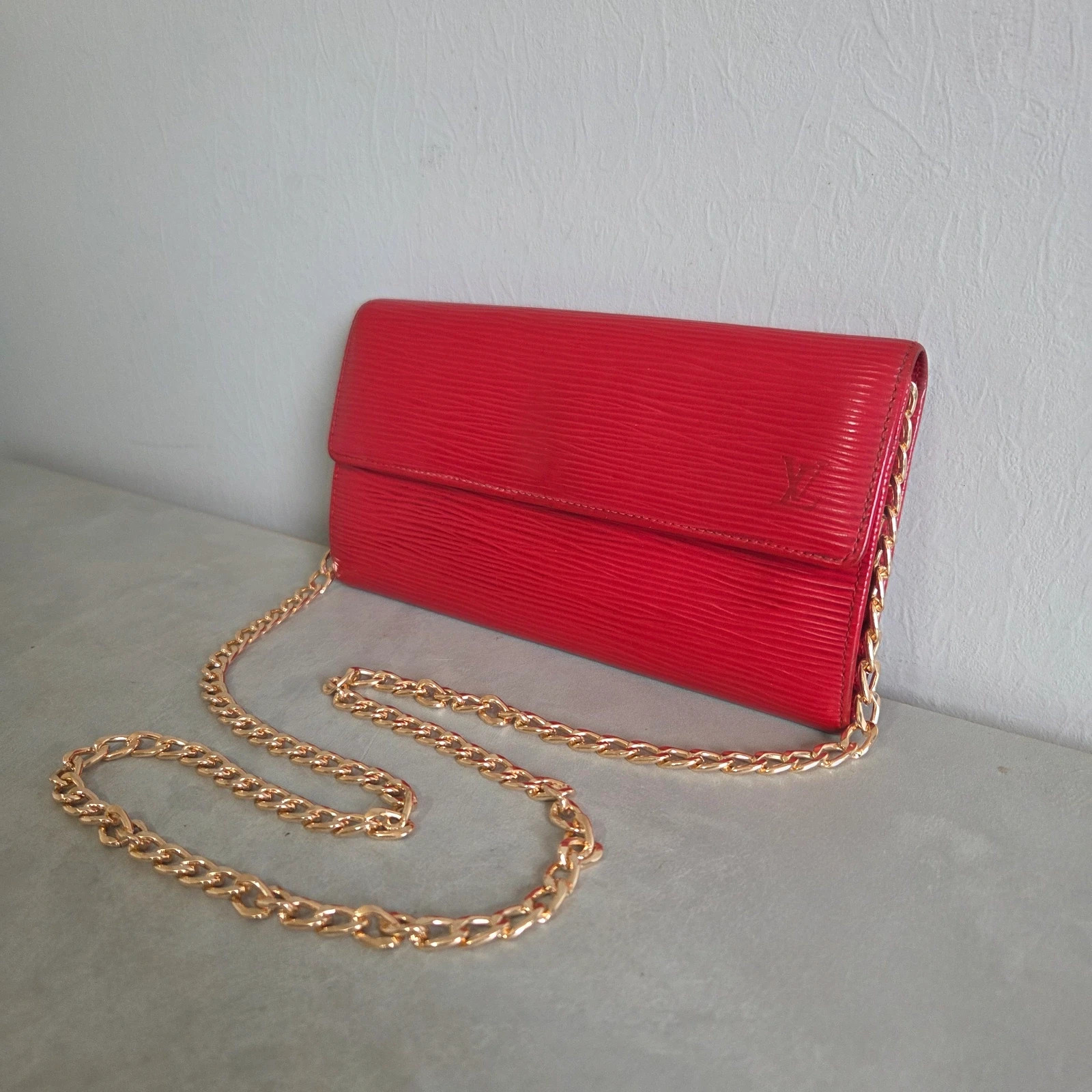 Sac a main pochette Louis vuitton vintage rouge cuir epi wallet sarah – Louis Vuitton 4