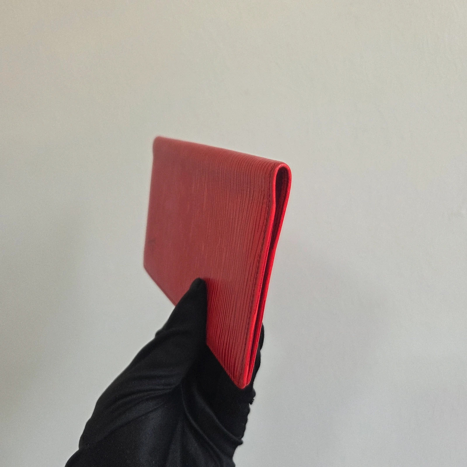 Porte chéquier étuis pour carte grise Louis vuitton cuir epi rouge vintage – Louis Vuitton 4