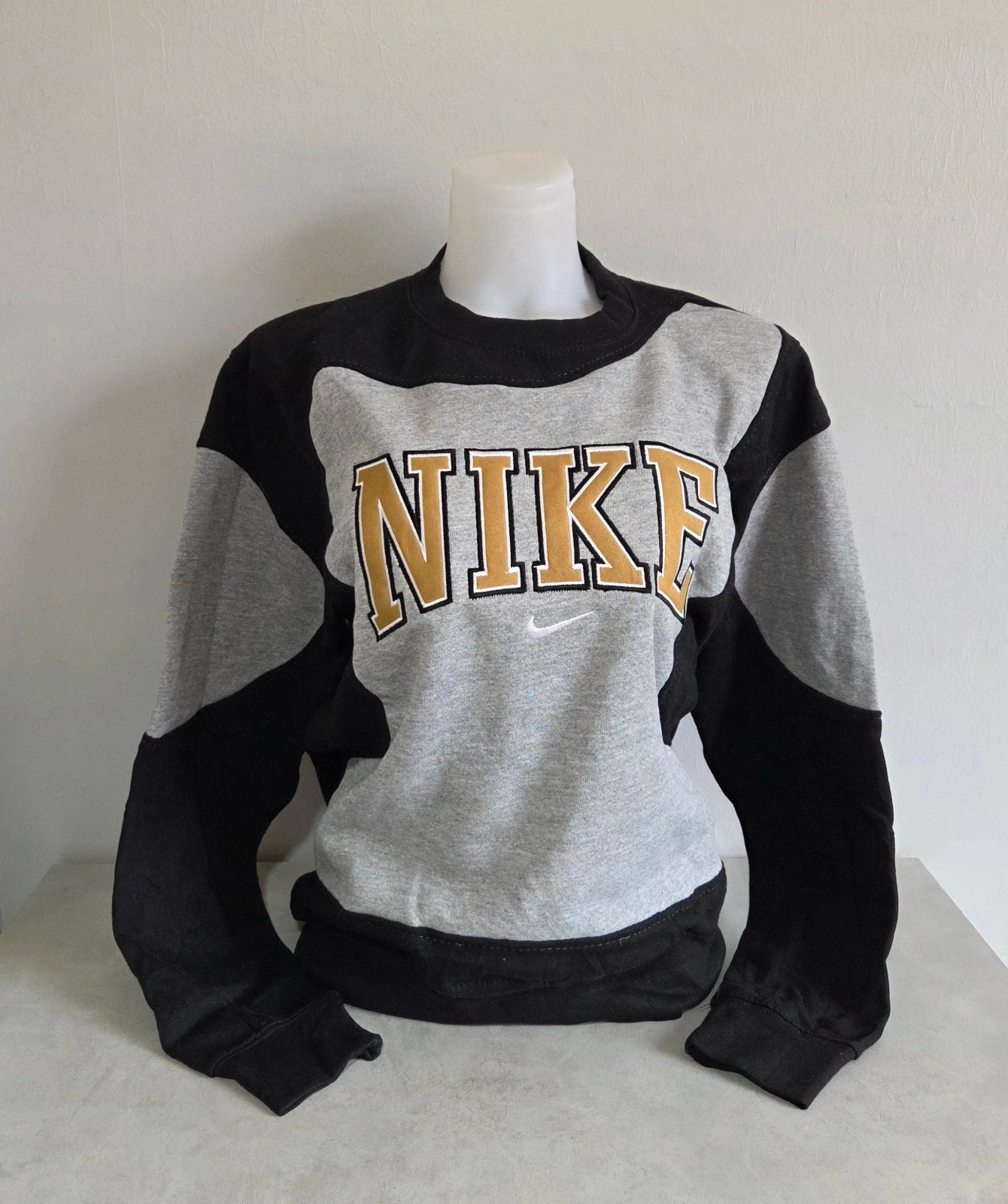 Pull sweat woody sweat-shirt vintage USA nike taille M – Nike – taille M / 38 / 10