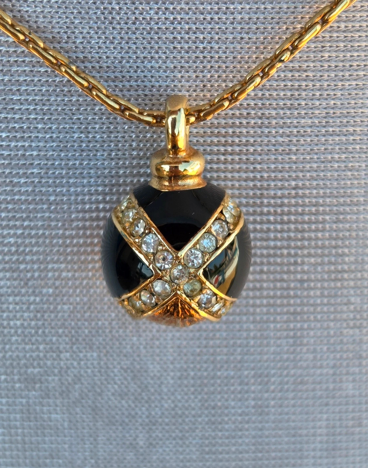 Collier pendentif accessoire bijoux Christian dior modèle vintage or noir