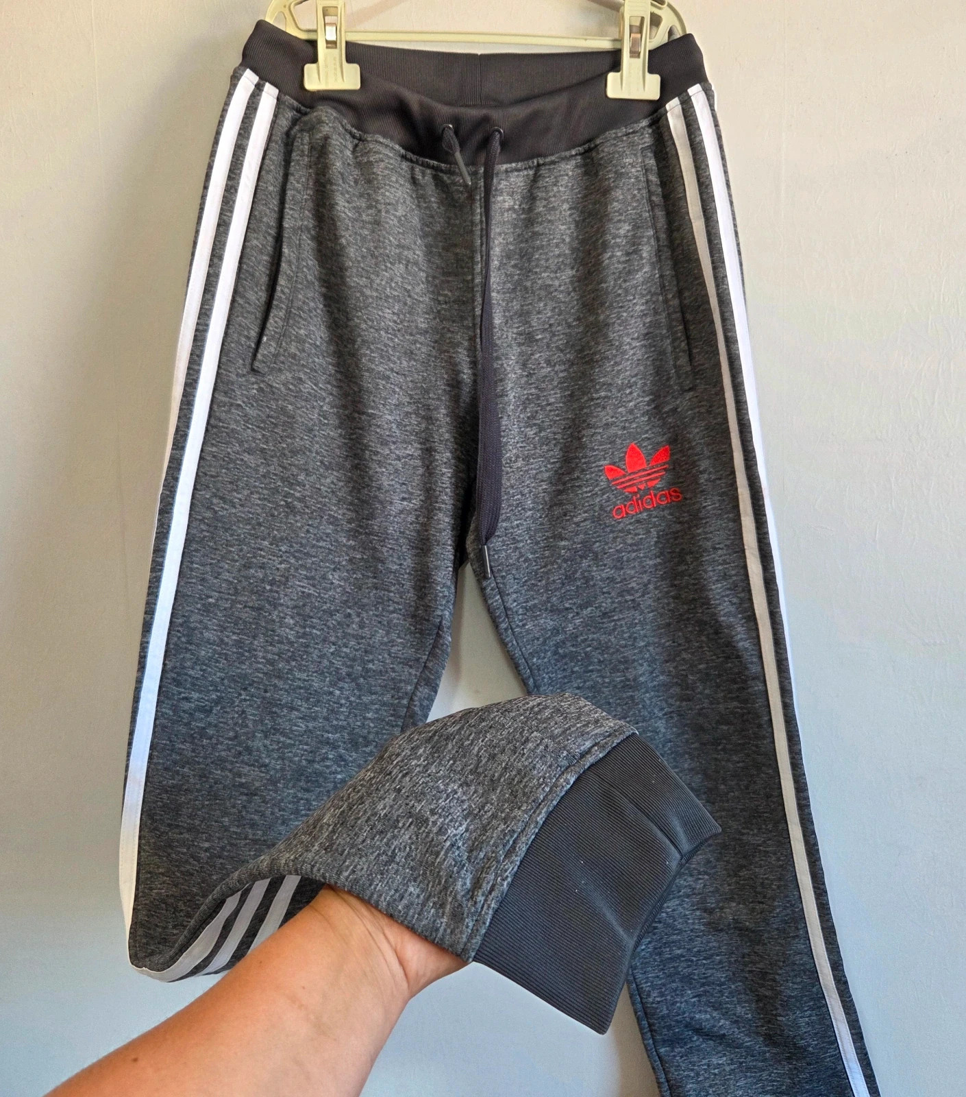 Ensemble survêtement jogging Adidas taille S/36 vintage taille S/36 gris rouge orange – adidas – taille S / 36 / 8 5