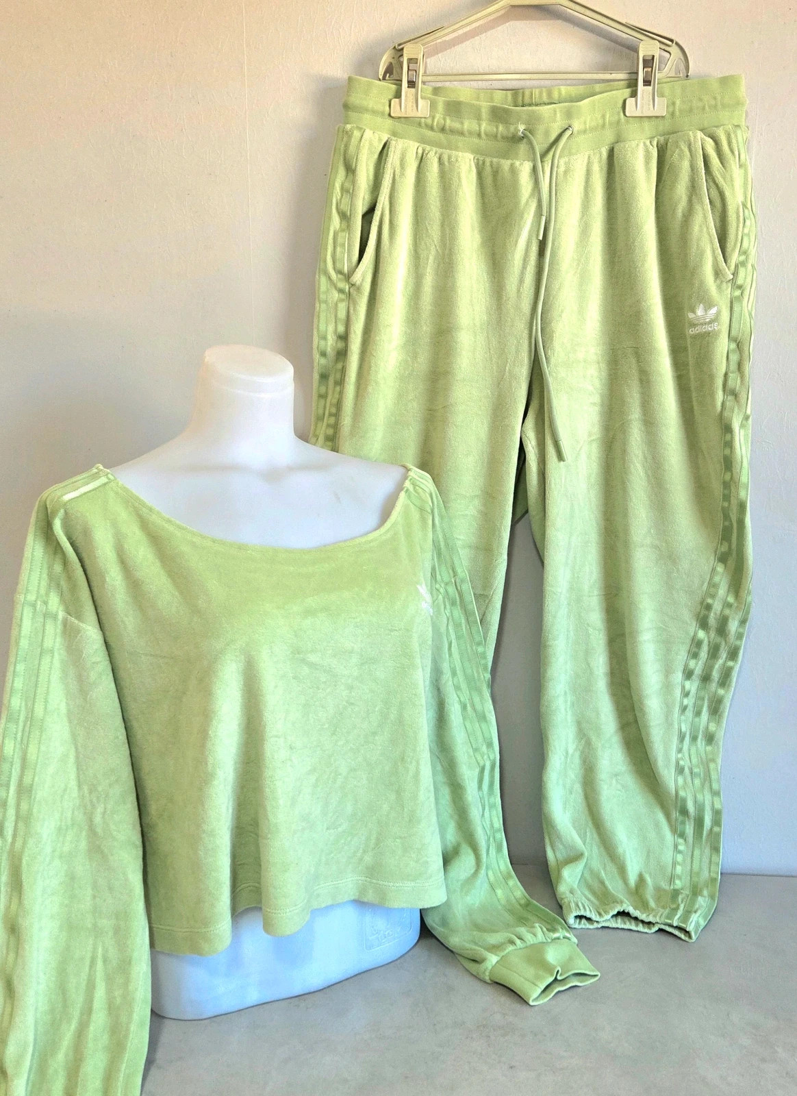 Ensemble survêtement jogging velours Adidas vintage vert pomme taille 44/46 – adidas – taille XXL / 44 / 16