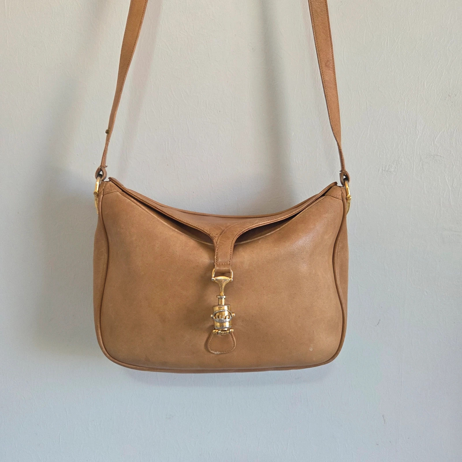 Sac a main bandoulière Gucci Jackie Vintage 1980 cuir camel