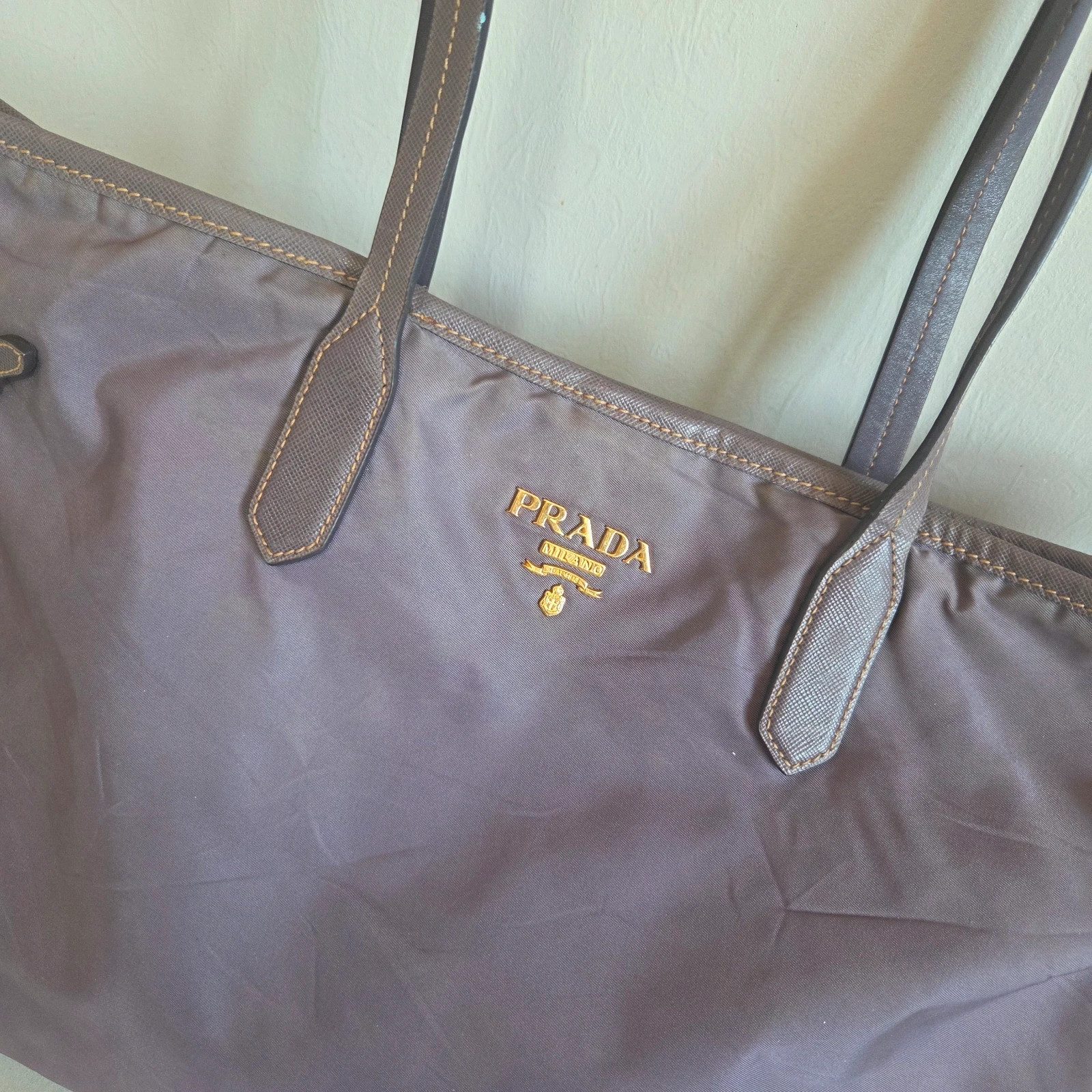 Sac a main portée épaule Prada ré édition nylon cabas vintage – Prada 4
