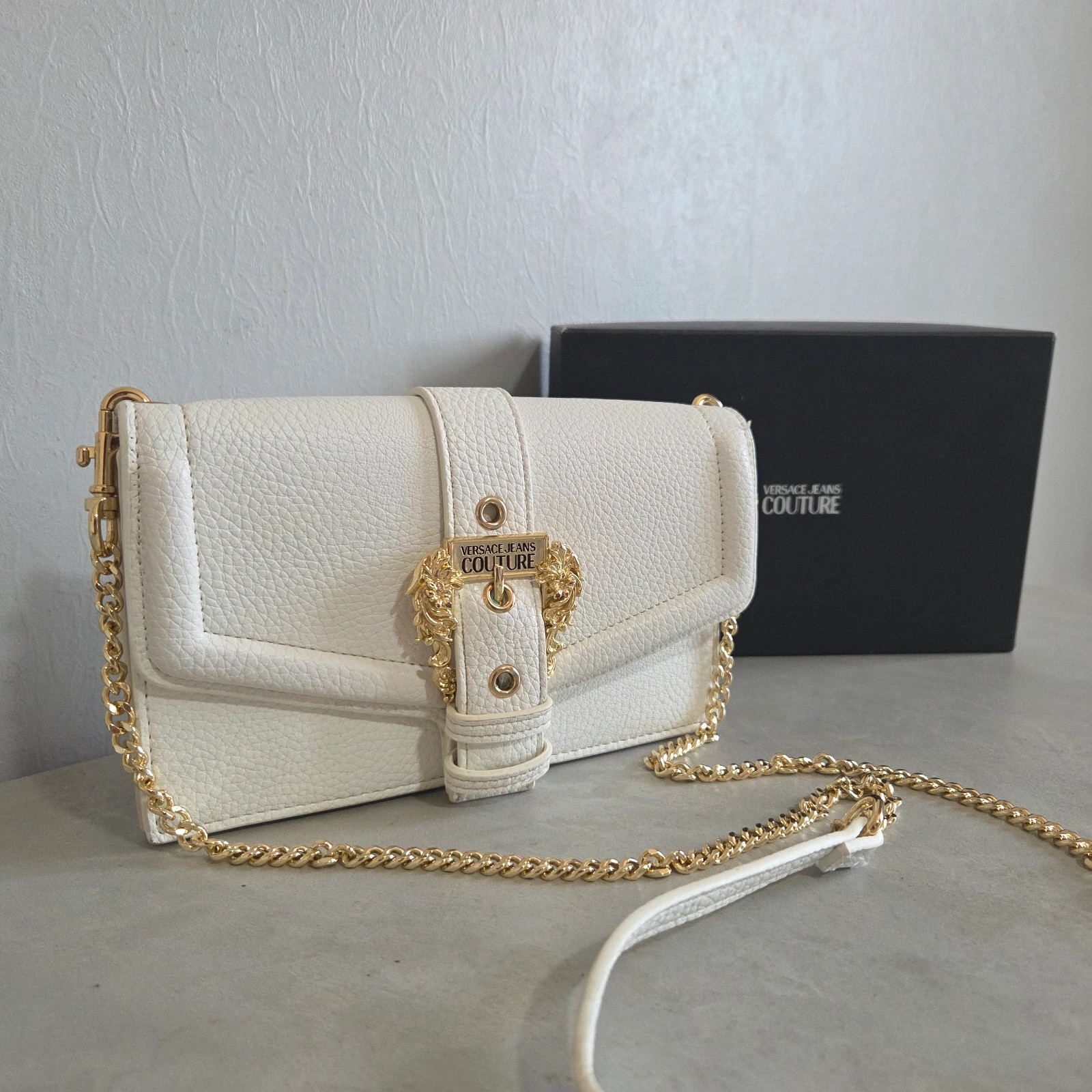 Sac a main bandoulière versace jeans couture blanc or doré avec boite