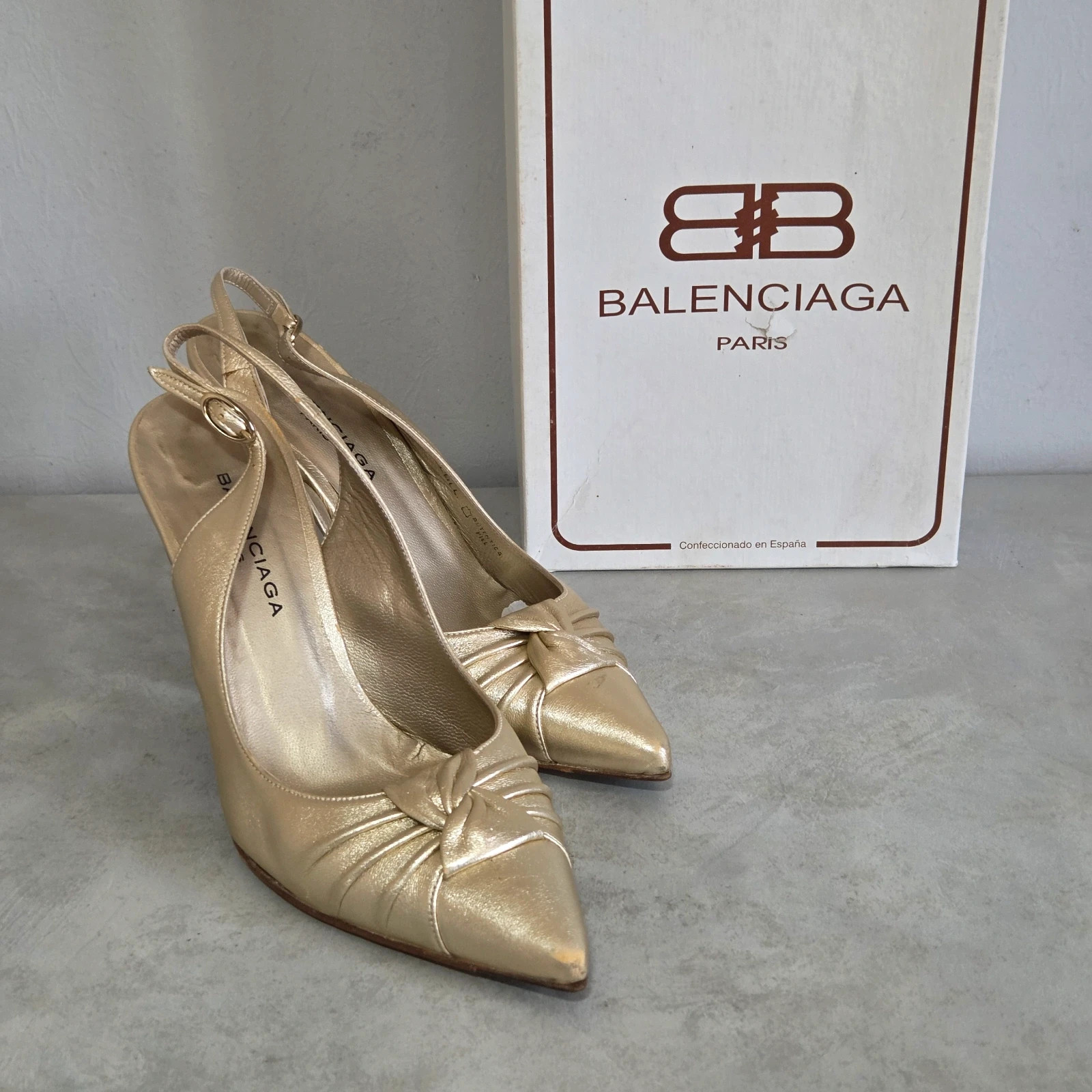 Escarpins chaussures talon balenciaga vintage taille 38 or doré