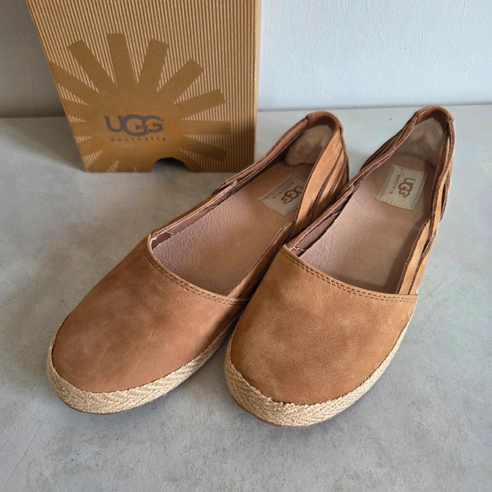Chaussures été espadrilles mocassin ballerines taille 38 UGG neuf avec boîte