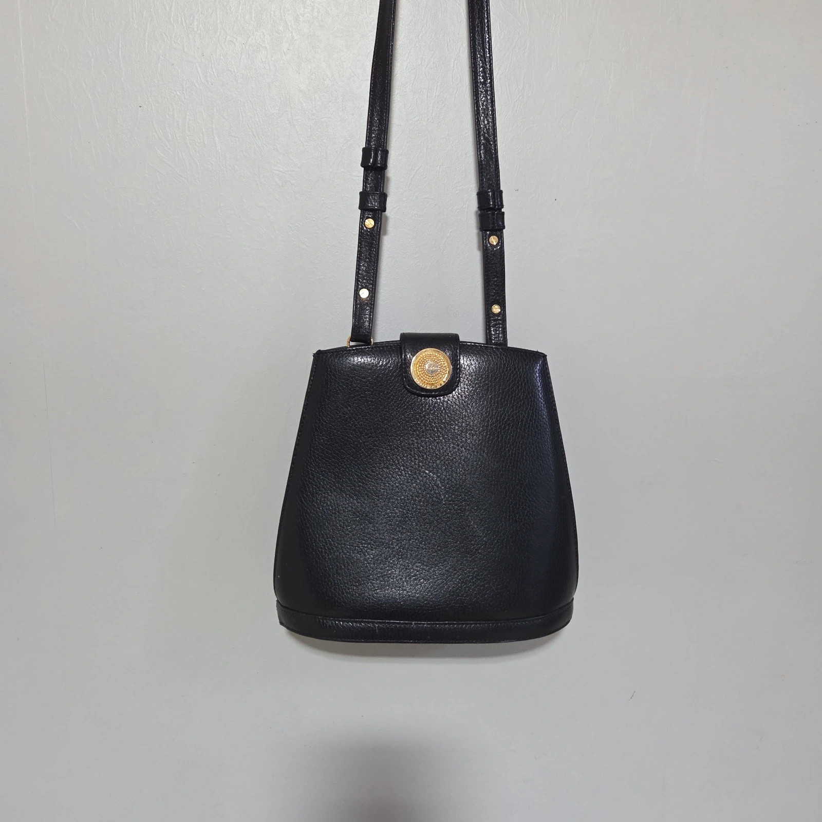Sac à main bandoulière vintage Pourchet Paris cuir noir Fermoir doré – Élégant & intemporel – Pourchet 2