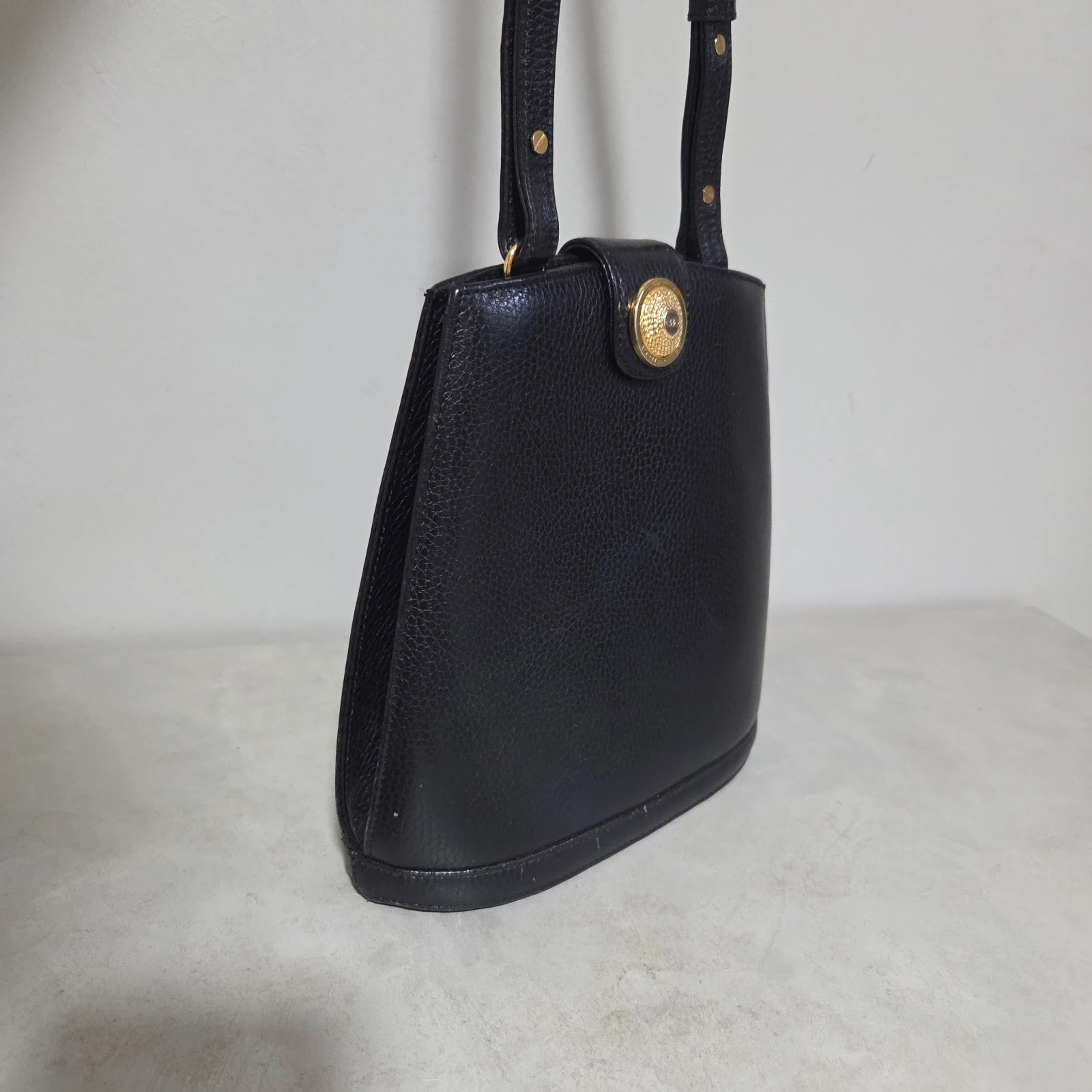 Sac à main bandoulière vintage Pourchet Paris cuir noir Fermoir doré – Élégant & intemporel – Pourchet 3