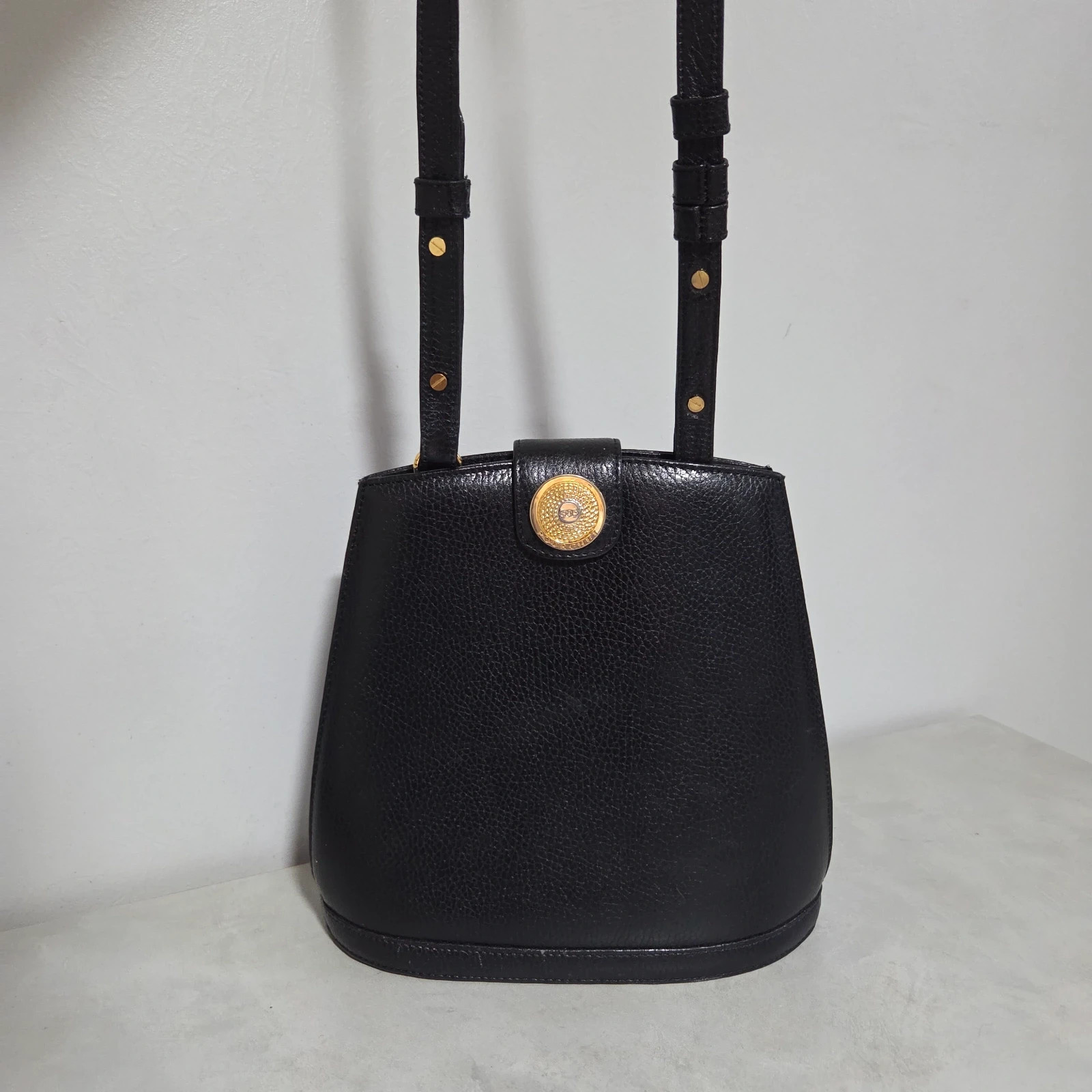 Sac à main bandoulière vintage Pourchet Paris cuir noir Fermoir doré – Élégant & intemporel