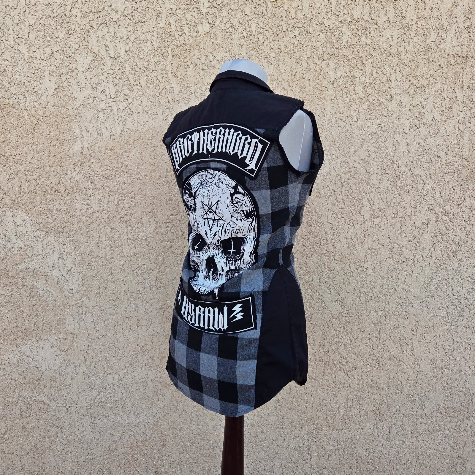 Chemise sans manches Hyraw à carreaux et imprimé tête de mort – Hyraw – taille M 9