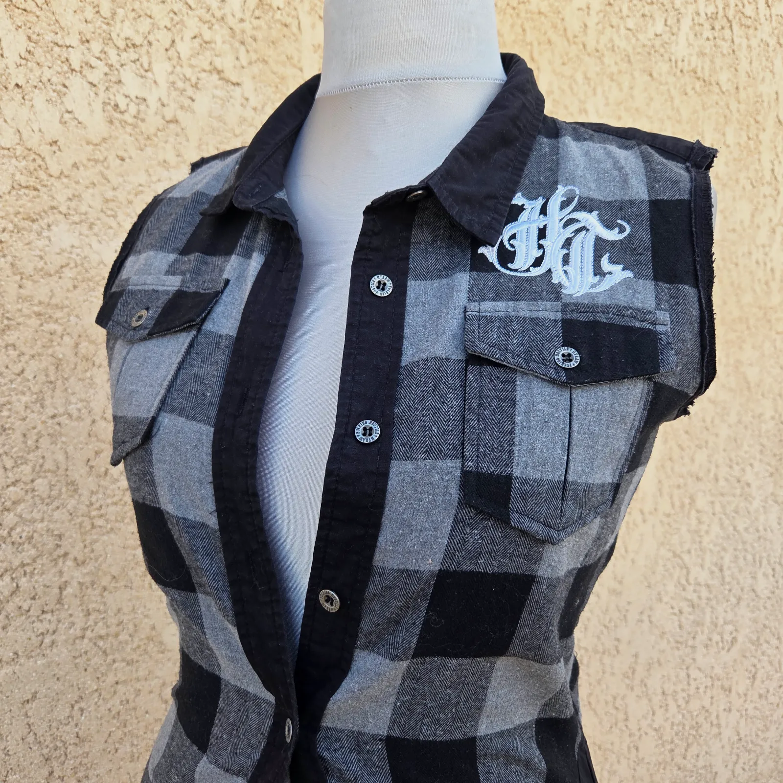 Chemise sans manches Hyraw à carreaux et imprimé tête de mort – Hyraw – taille M 4