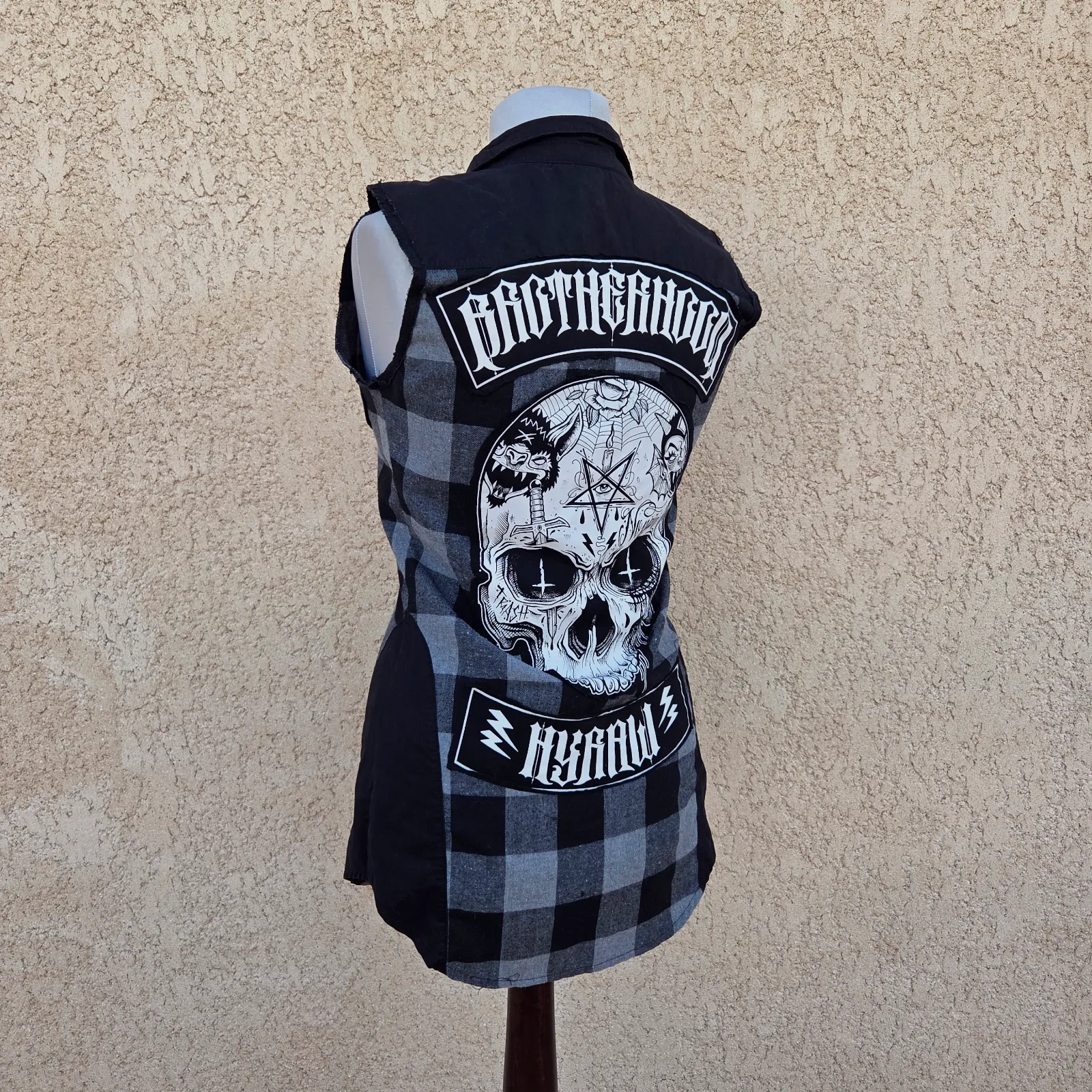 Chemise sans manches Hyraw à carreaux et imprimé tête de mort – Hyraw – taille M 2