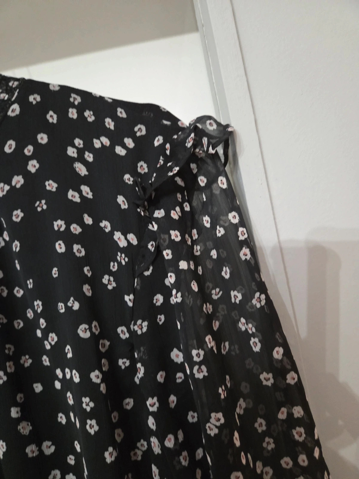 Robe fluide fleurie noire et blanche Yessica (C&A) - Taille 44 – Yessica – taille XL / 42 / 14 3