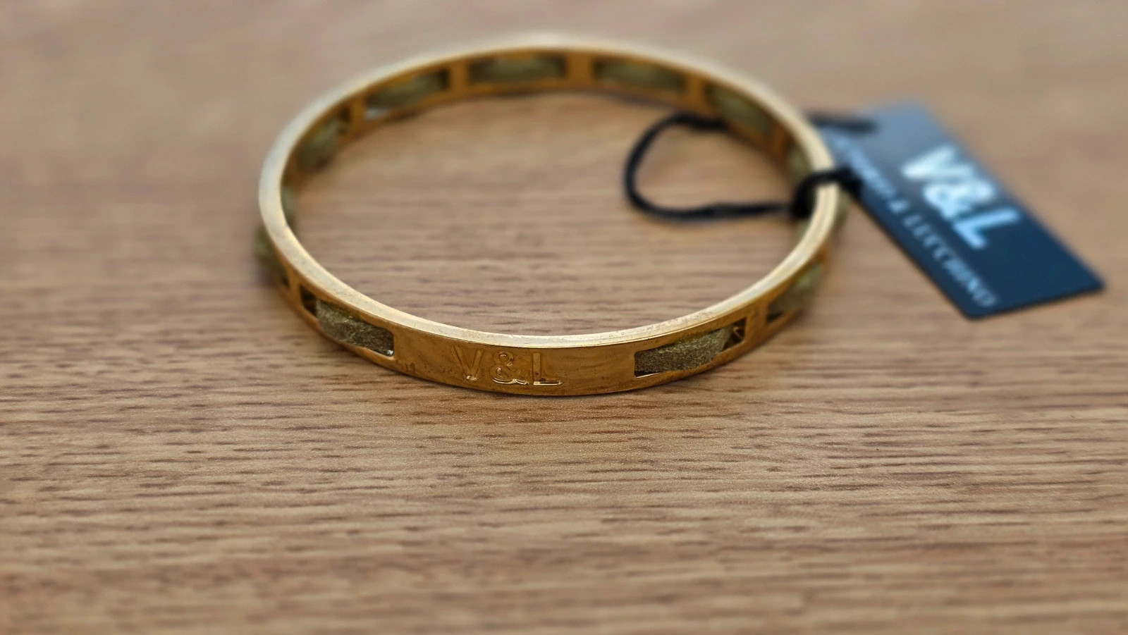 Pulsera rígida Victorio & Lucchino - NUEVA