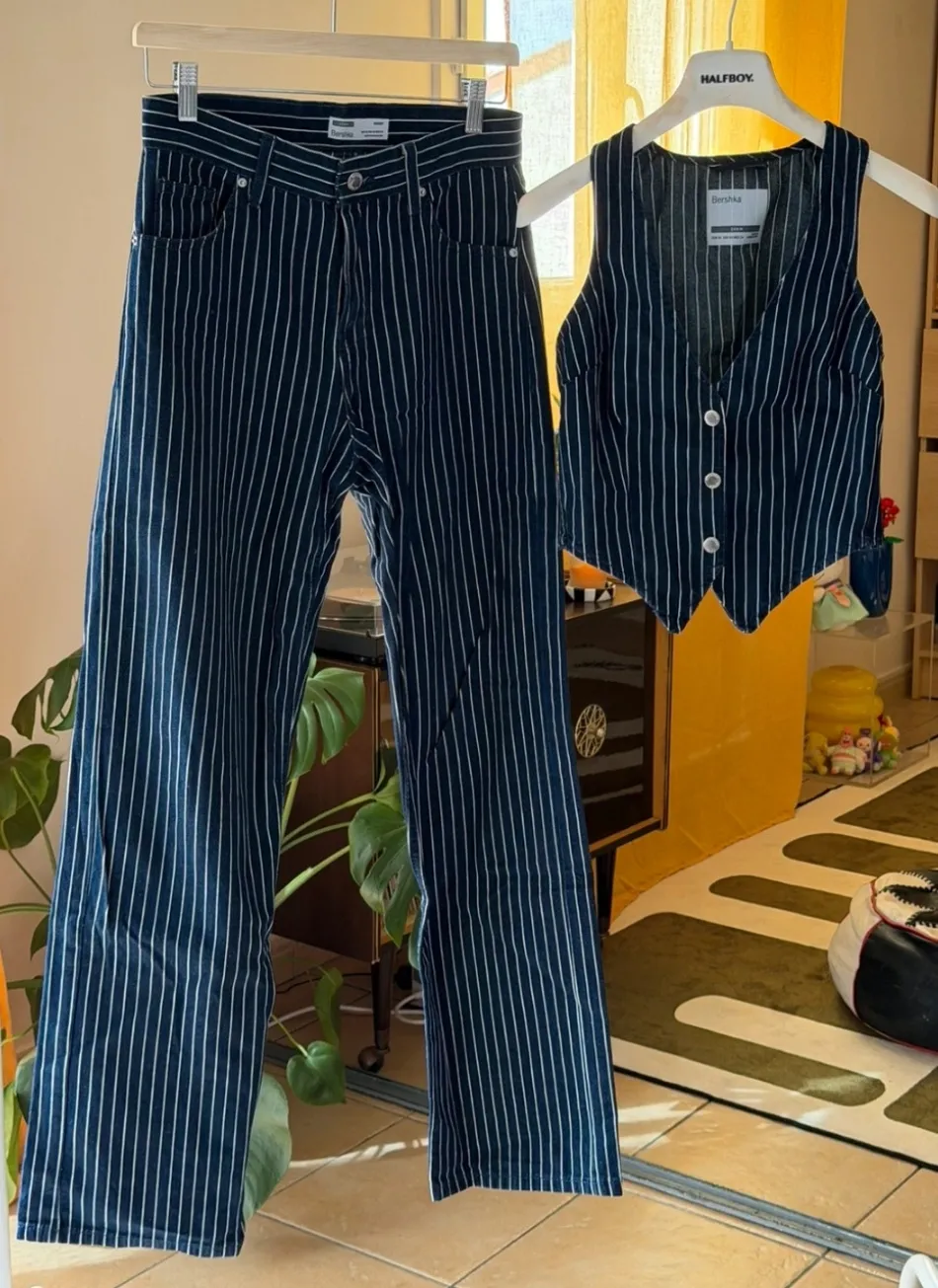 Ensemble gilet et pantalon rayés bleu marine