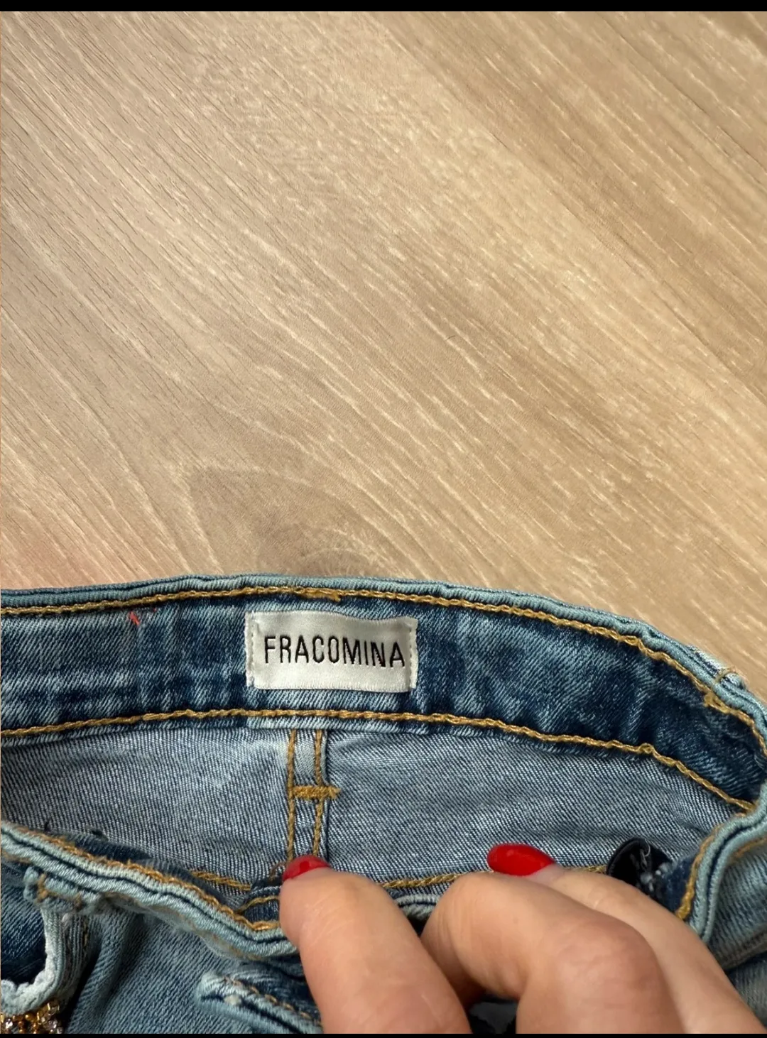 Short en jean Fracomina avec ornements en strass 3