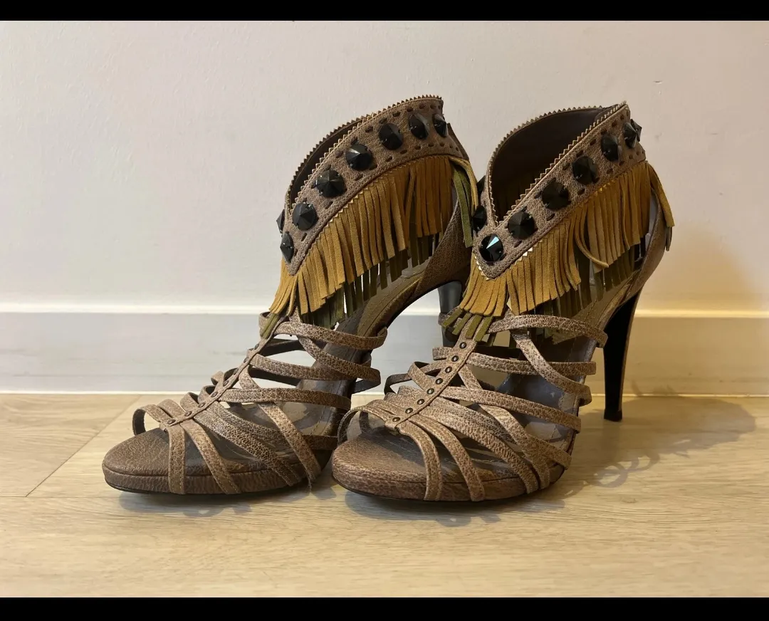 Sandales à talons avec franges et strass