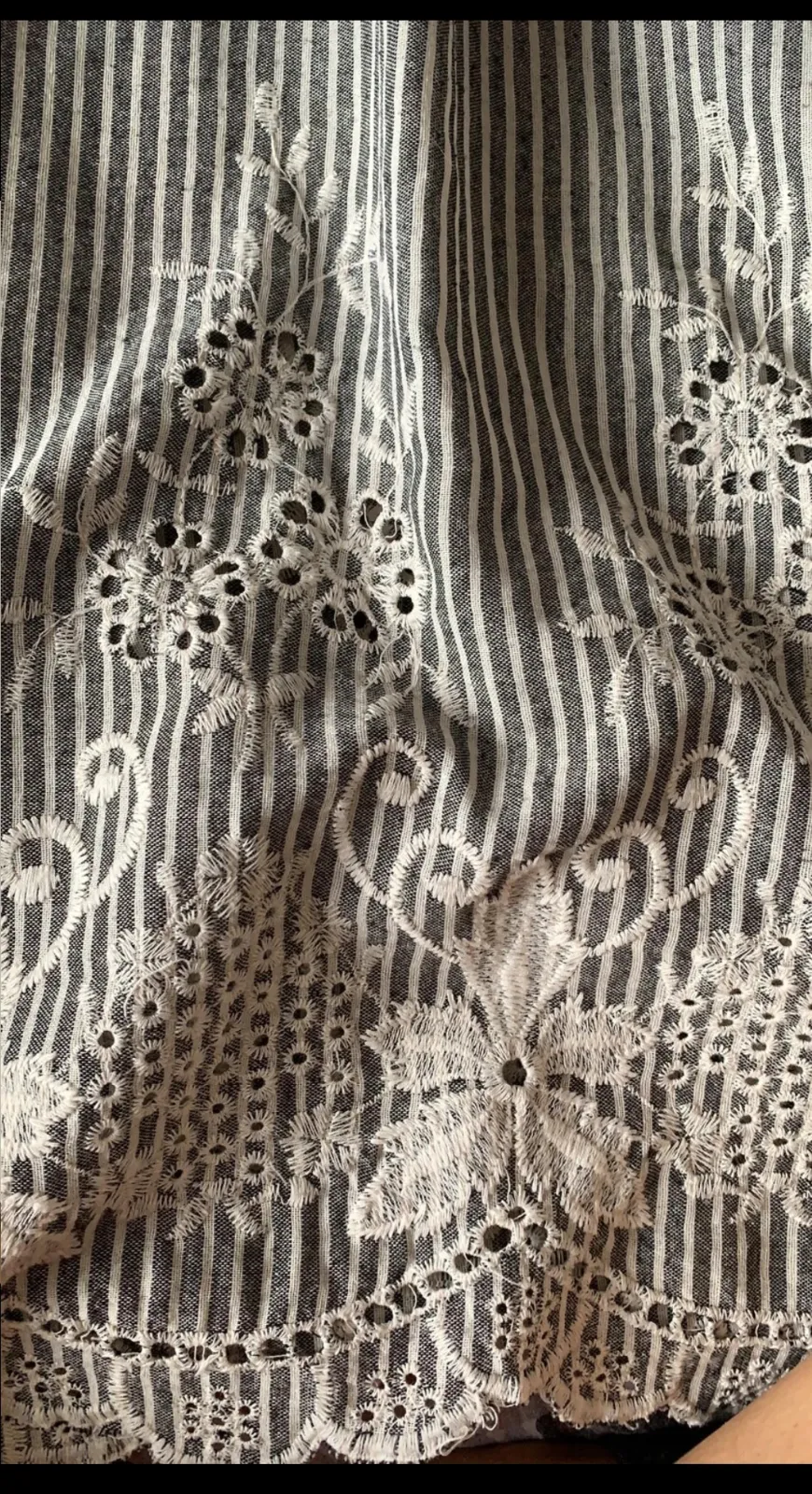 Robe rayée blanc gris dentelle 3