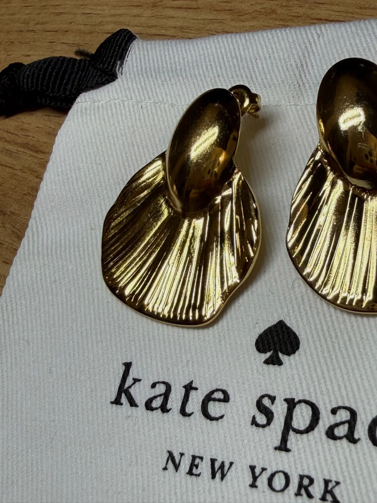 Boucles d'oreilles Kate Spade dorées effet coquillage – Kate Spade – taille Taille unique 6