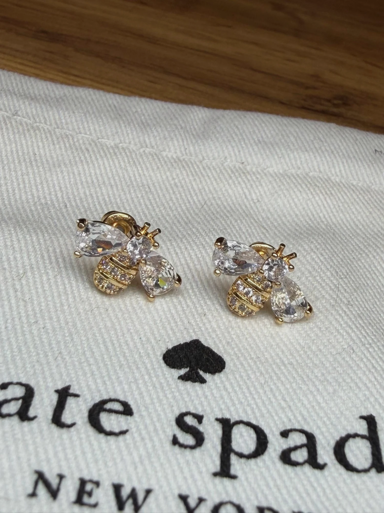 Boucles d'oreilles Kate Spade abeilles dorées et strass
