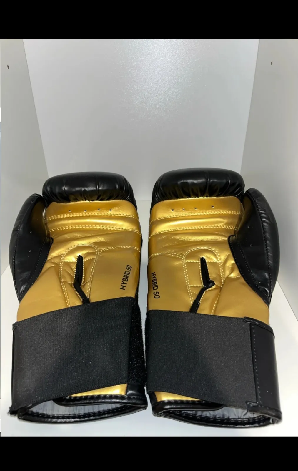 Gants de boxe Adidas noir et or 2