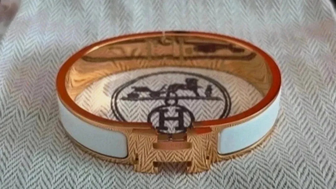 Bracelet Hermès Clic H émail blanc doré PM – Hermès – taille Taille unique 3