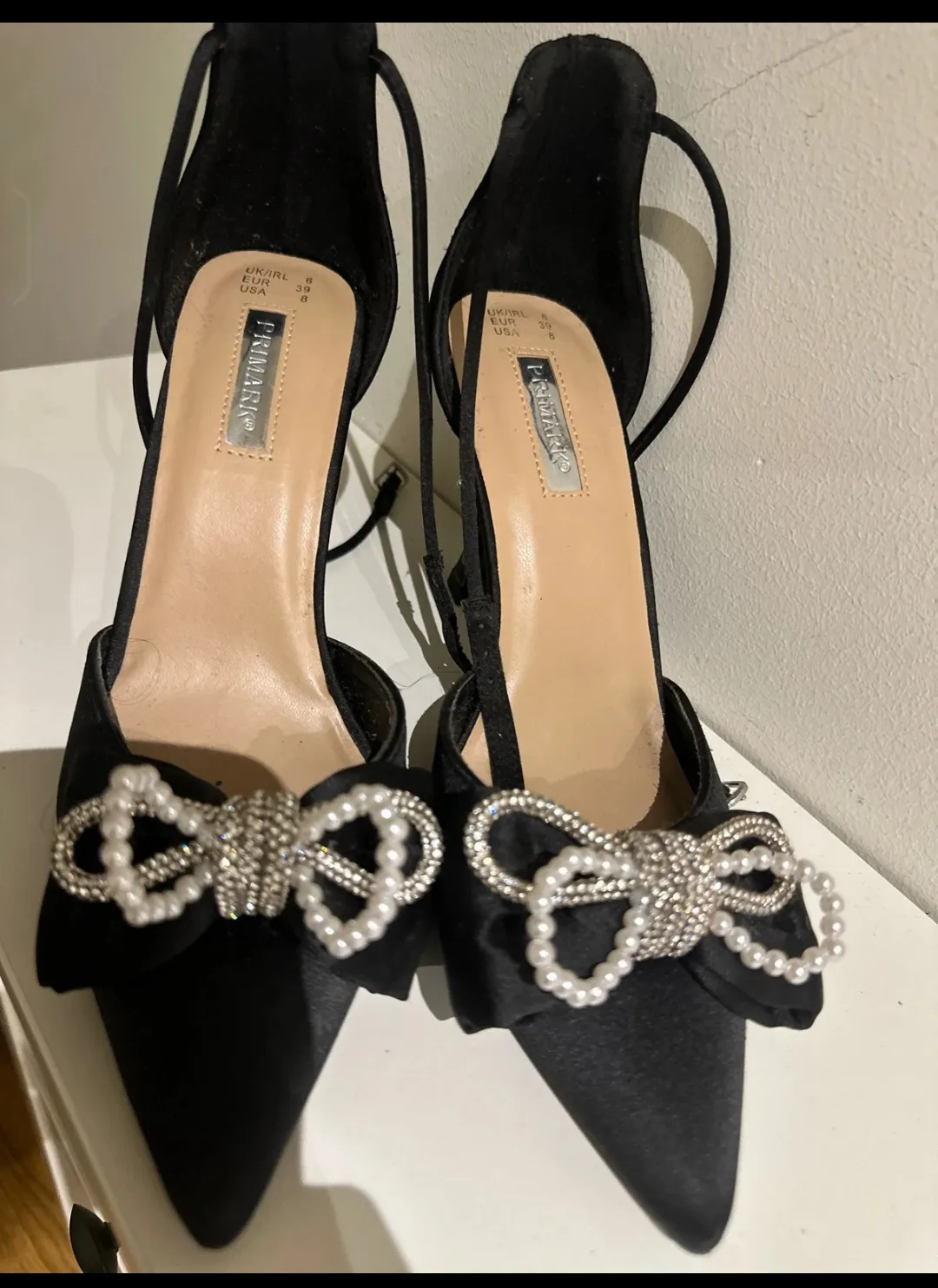 Escarpins noirs pointus avec nœud strass 2