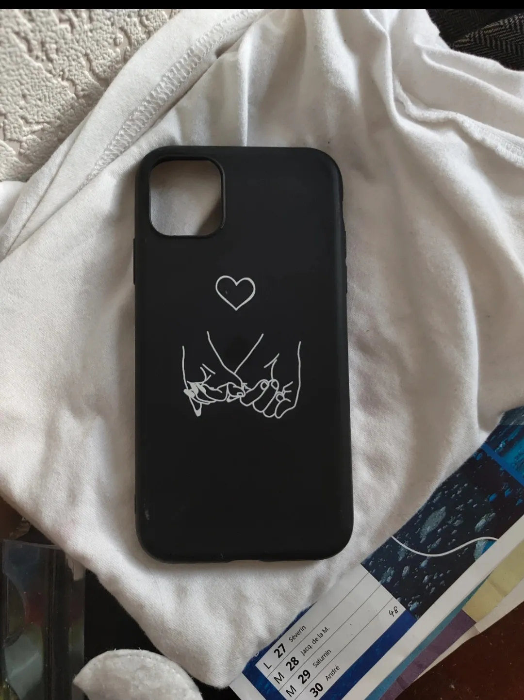 Coque de protection noire pour smartphone avec motif mains et coeur 3