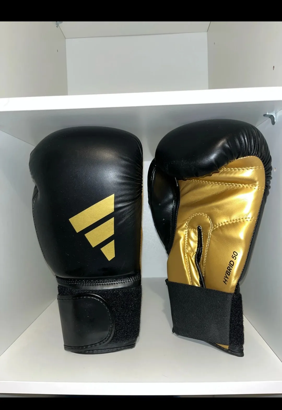 Gants de boxe Adidas noir et or