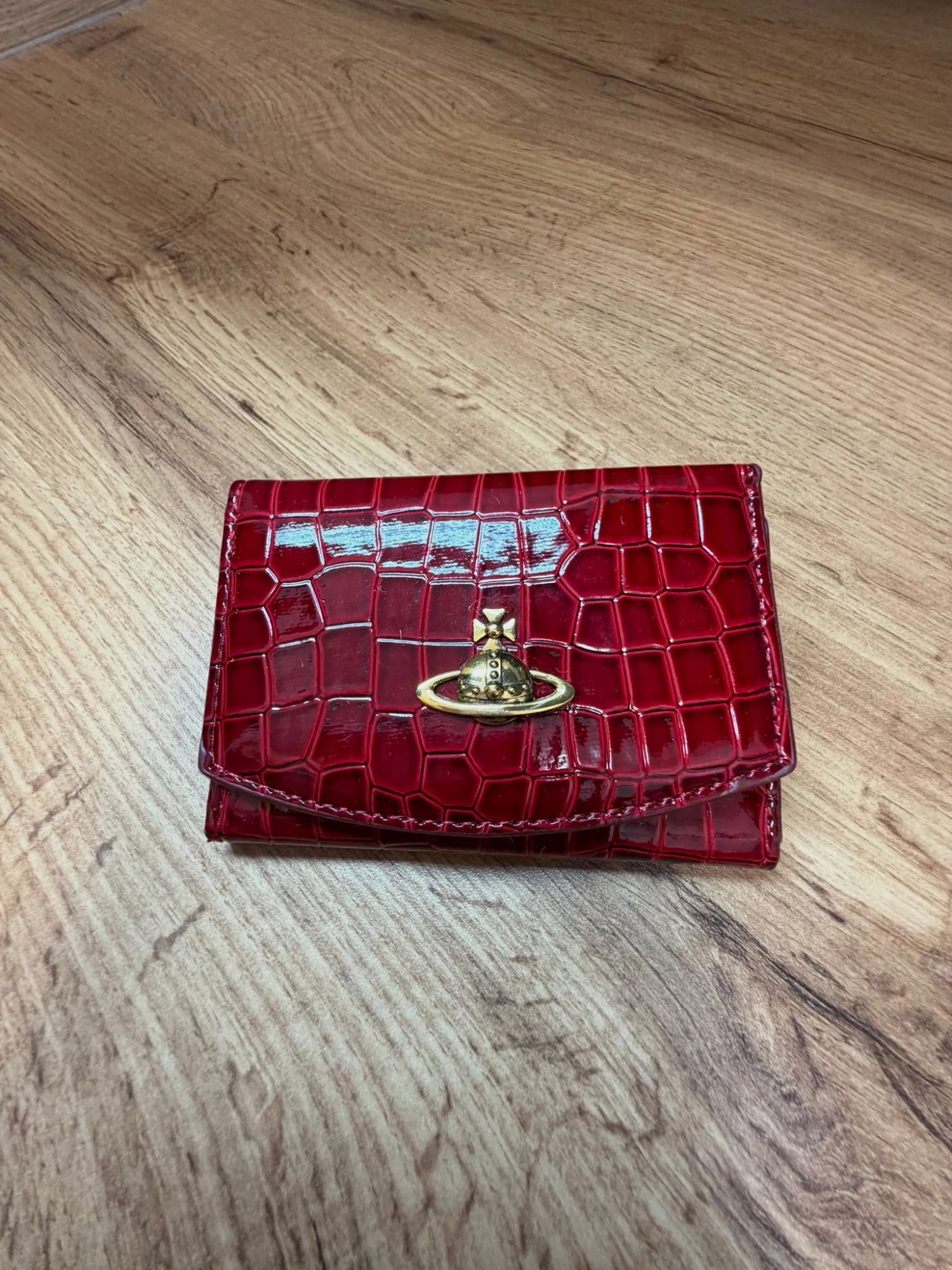 Portefeuille Vivienne Westwood en cuir verni rouge