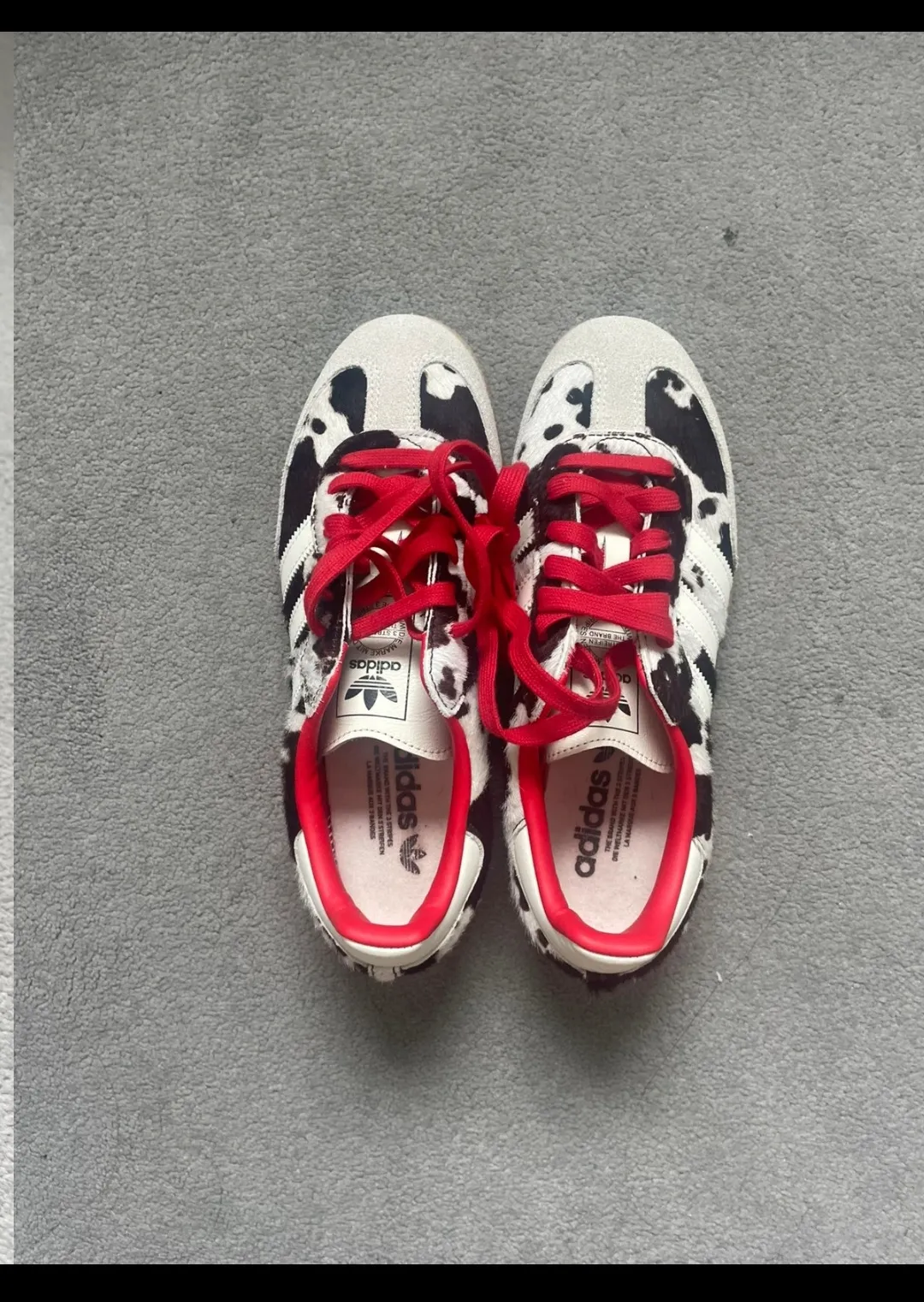 Adidas Gazelle motif vache rouges 3