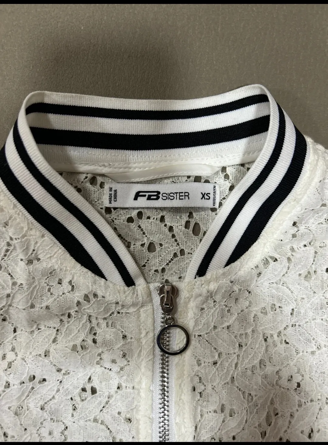 Veste bomber en dentelle blanche FB Sister H&M