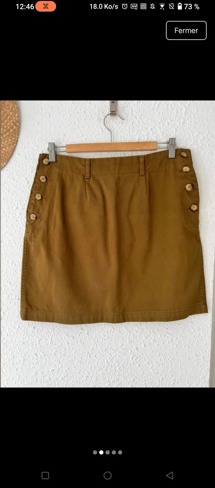 Jupe kaki courte avec boutons dorés 2