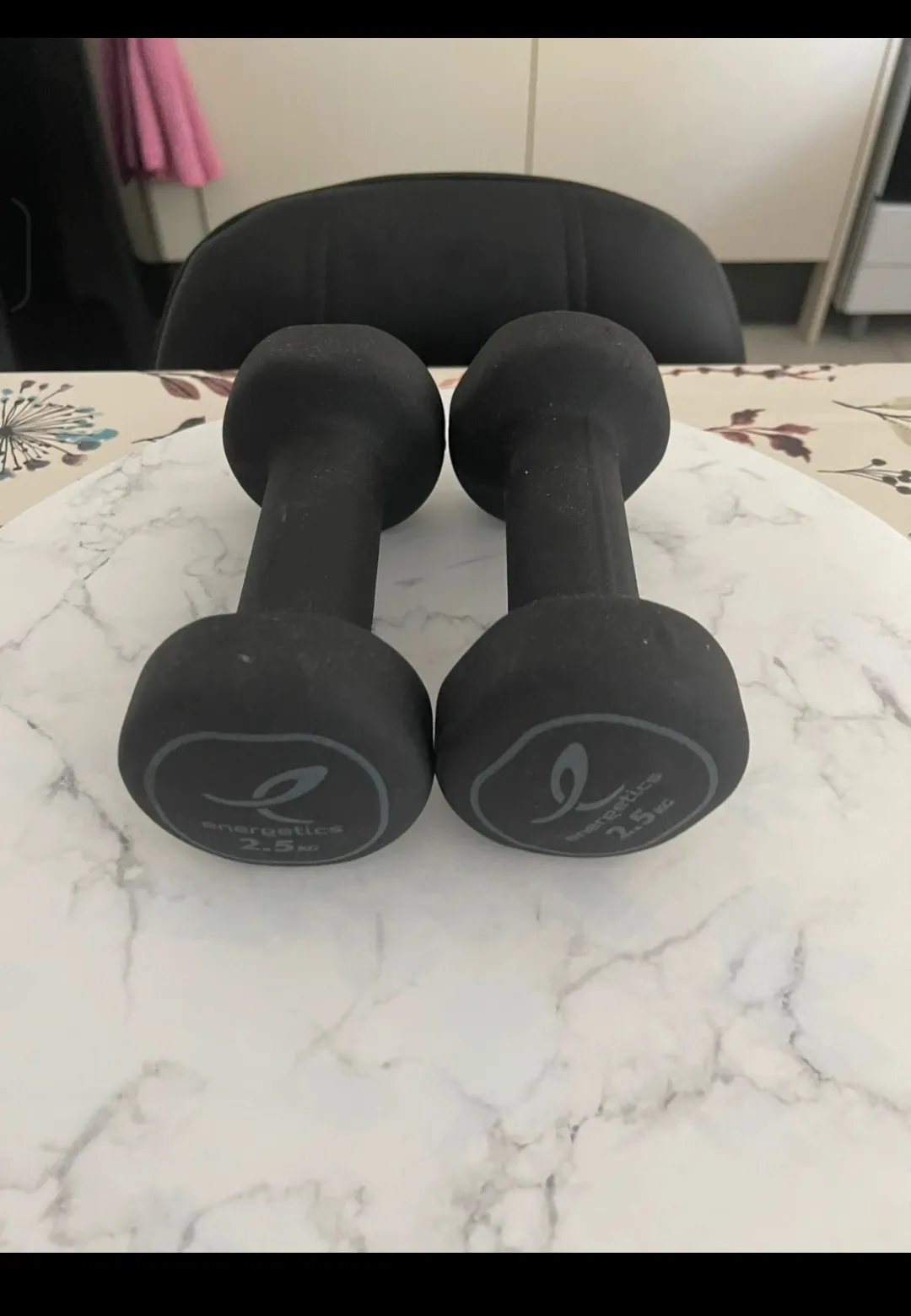 Paire d'haltères noirs 2 kg