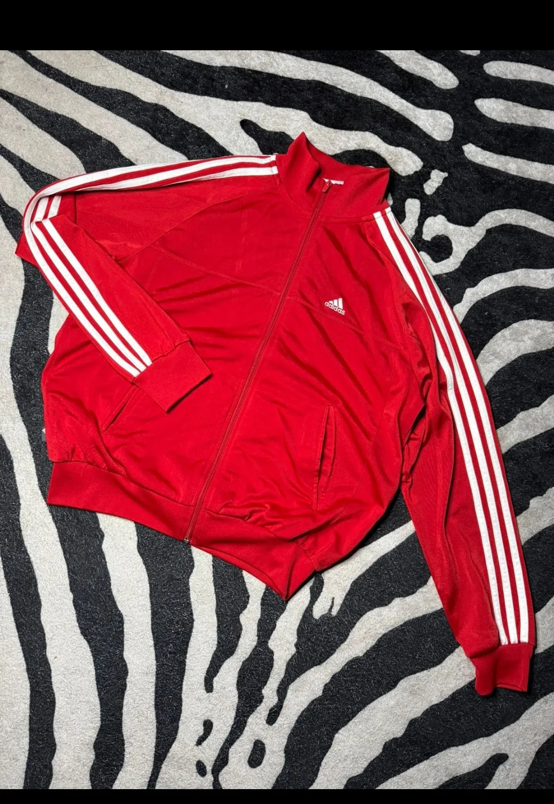 Adidas veste rouge bandes blanches 2